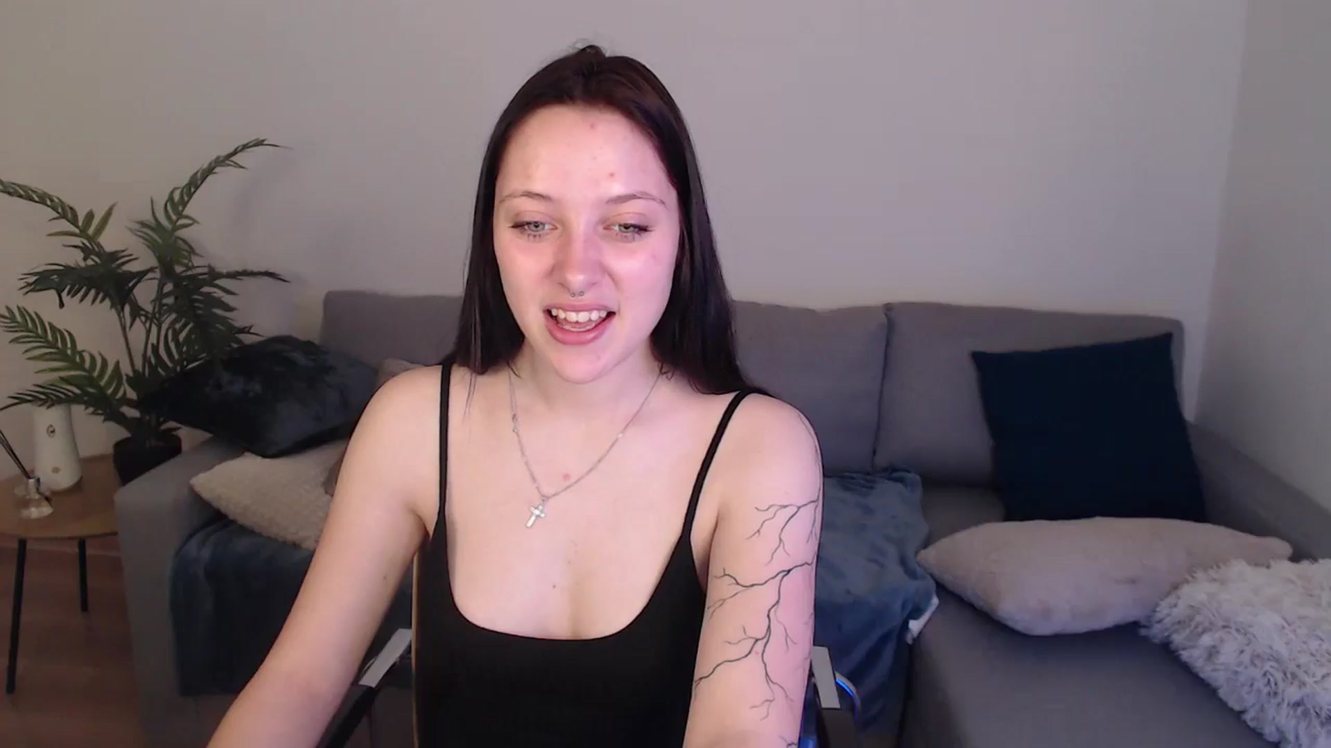 Gallery image thumbnail from SerenaSantos's myfreecams stream on, 05/03/2024, 09:06 image 13 of 20