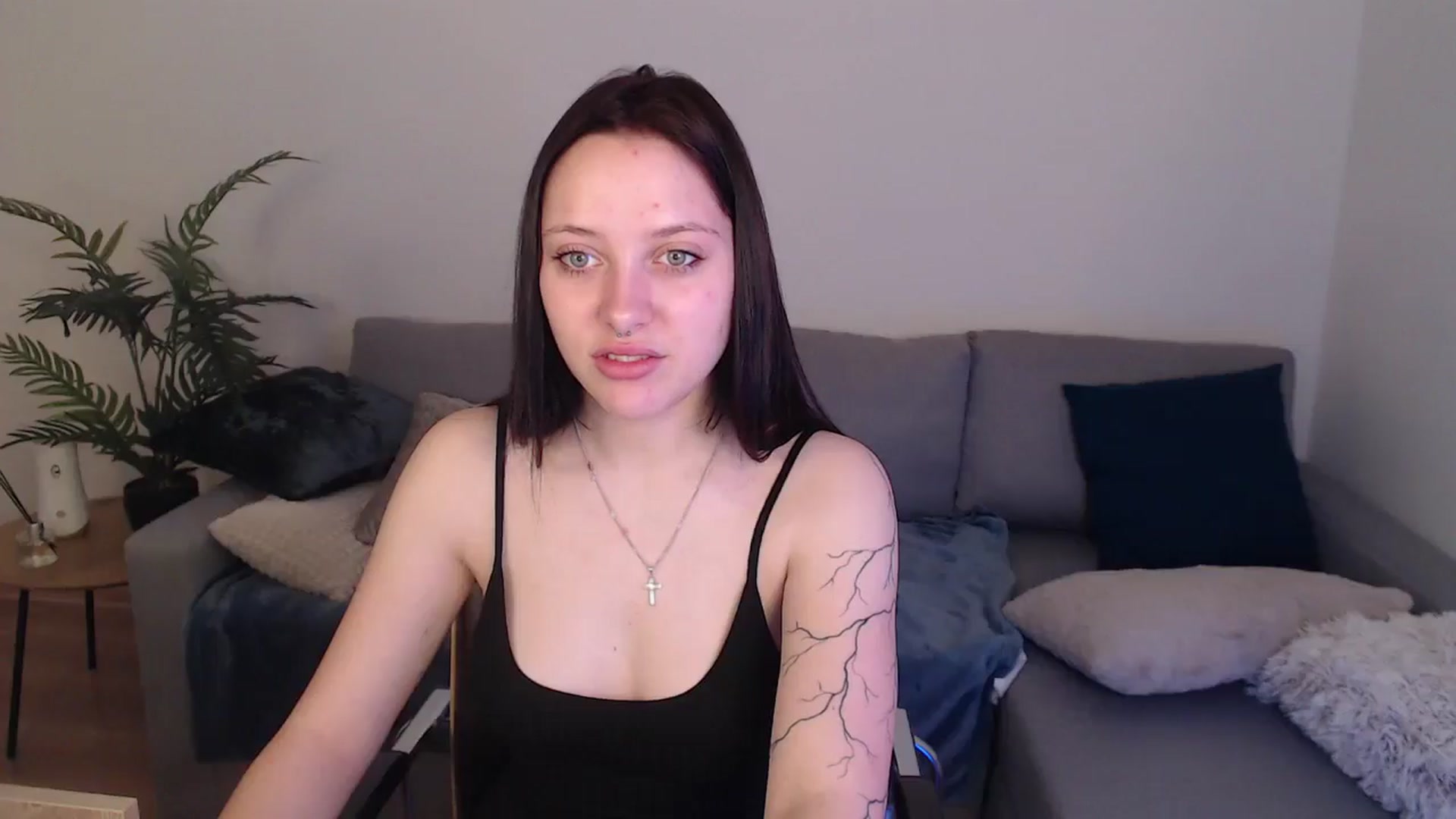 Gallery image thumbnail from SerenaSantos's myfreecams stream on, 05/03/2024, 09:06 image 6 of 20