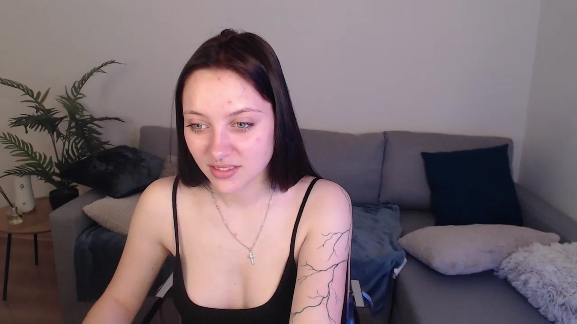 Gallery image thumbnail from SerenaSantos's myfreecams stream on, 05/03/2024, 09:06 image 14 of 20