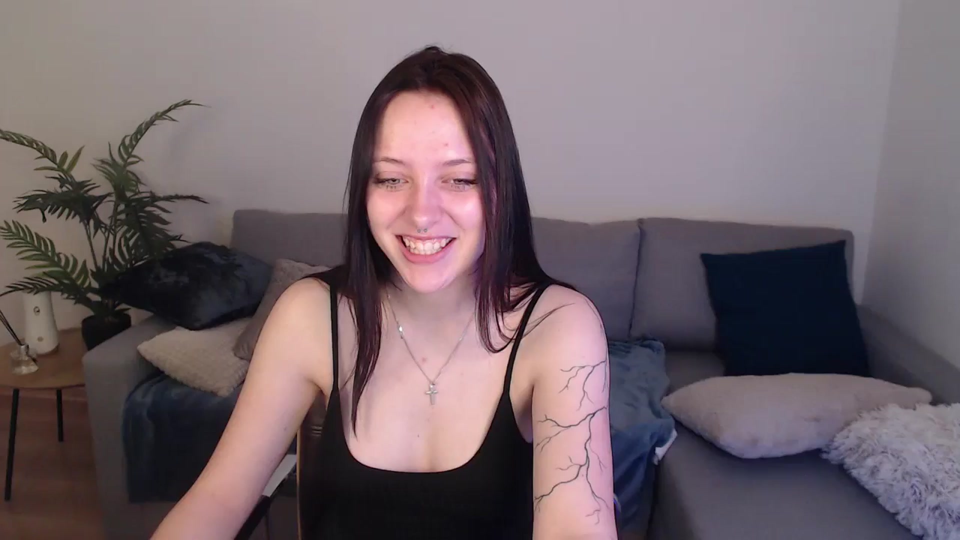 Gallery image thumbnail from SerenaSantos's myfreecams stream on, 05/03/2024, 09:06 image 9 of 20