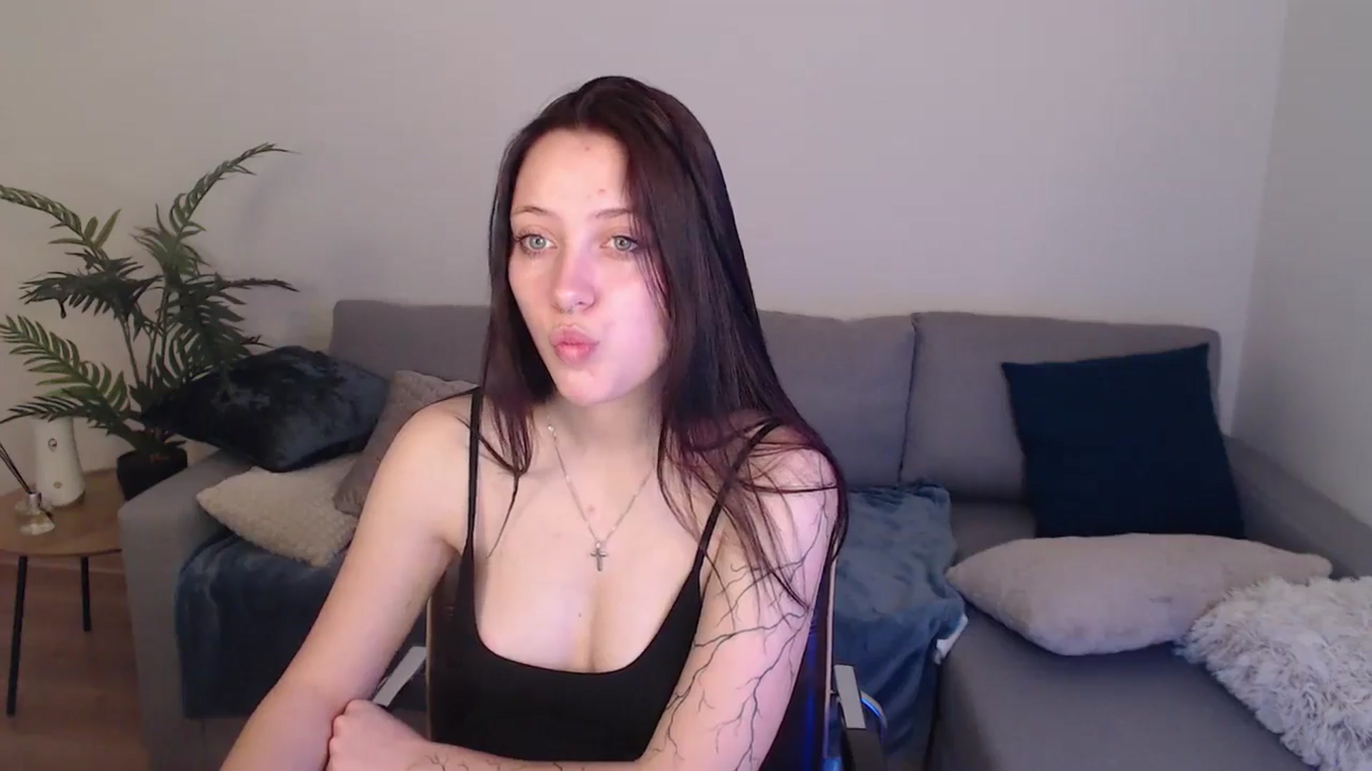 Gallery image thumbnail from SerenaSantos's myfreecams stream on, 05/03/2024, 09:19 image 14 of 20