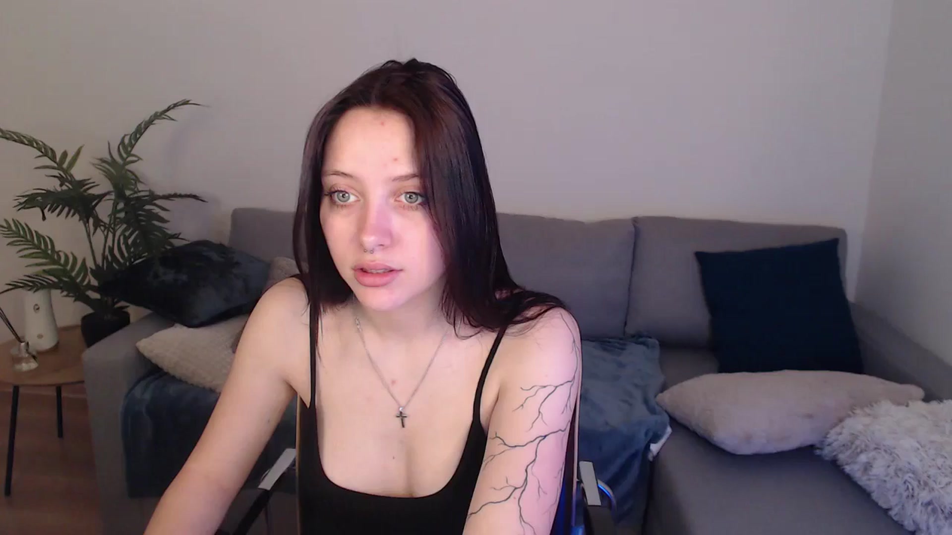 Gallery image thumbnail from SerenaSantos's myfreecams stream on, 05/03/2024, 09:19 image 12 of 20