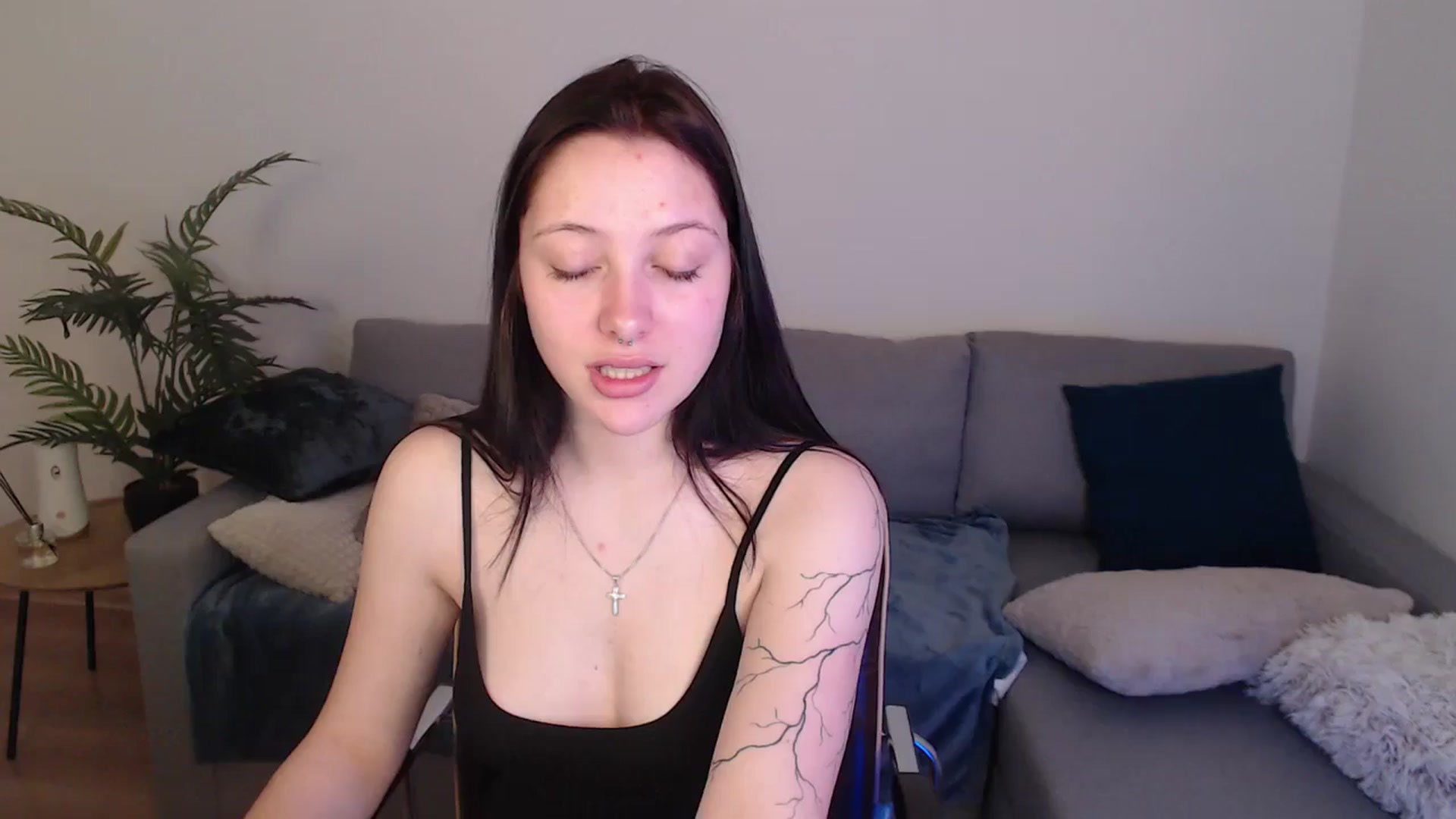 Gallery image thumbnail from SerenaSantos's myfreecams stream on, 05/03/2024, 09:45 image 8 of 20