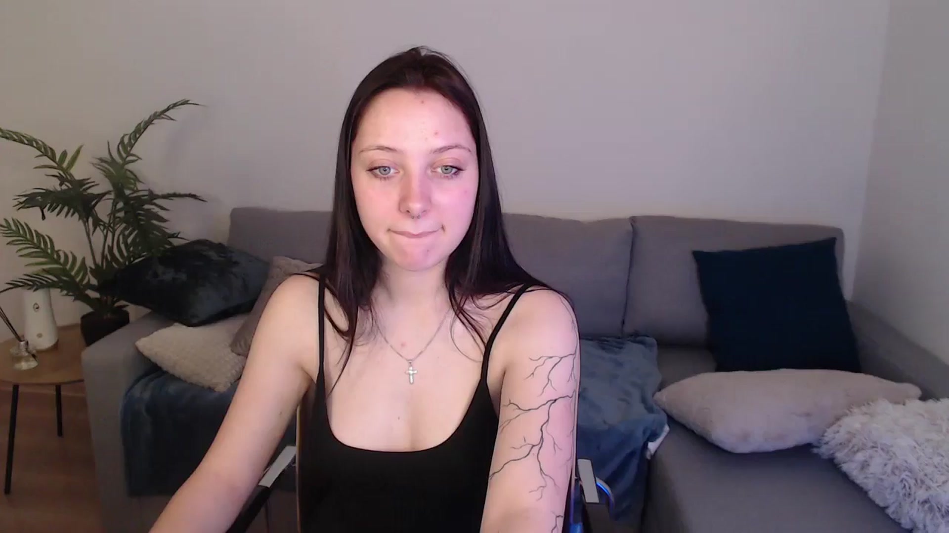 Gallery image thumbnail from SerenaSantos's myfreecams stream on, 05/03/2024, 09:45 image 13 of 20