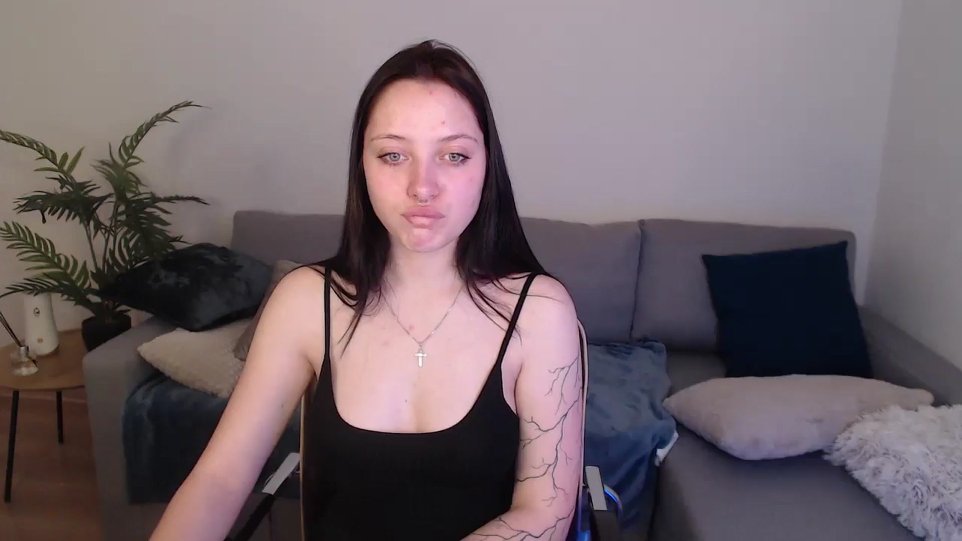 Gallery image thumbnail from SerenaSantos's myfreecams stream on, 05/03/2024, 09:45 image 10 of 20