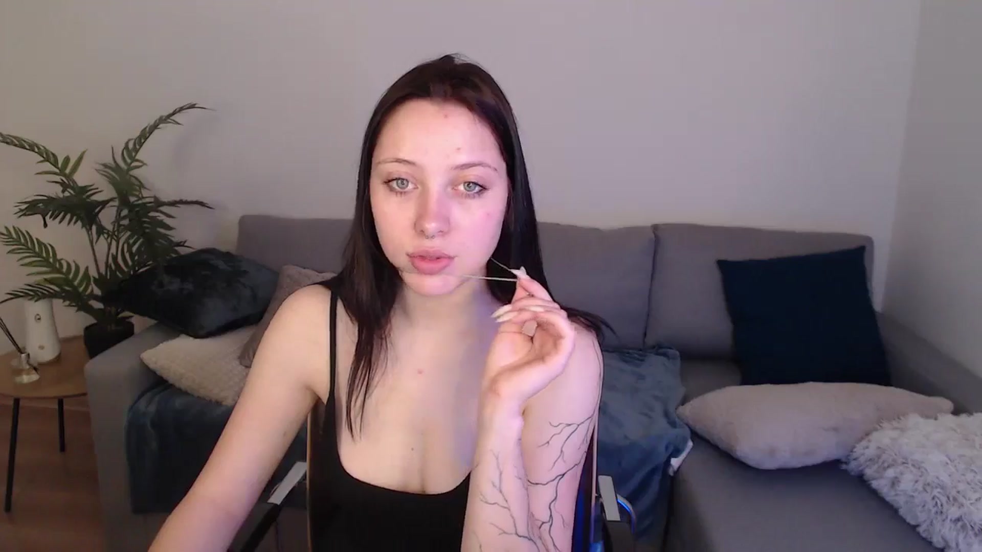 Gallery image thumbnail from SerenaSantos's myfreecams stream on, 05/03/2024, 09:45 image 17 of 20