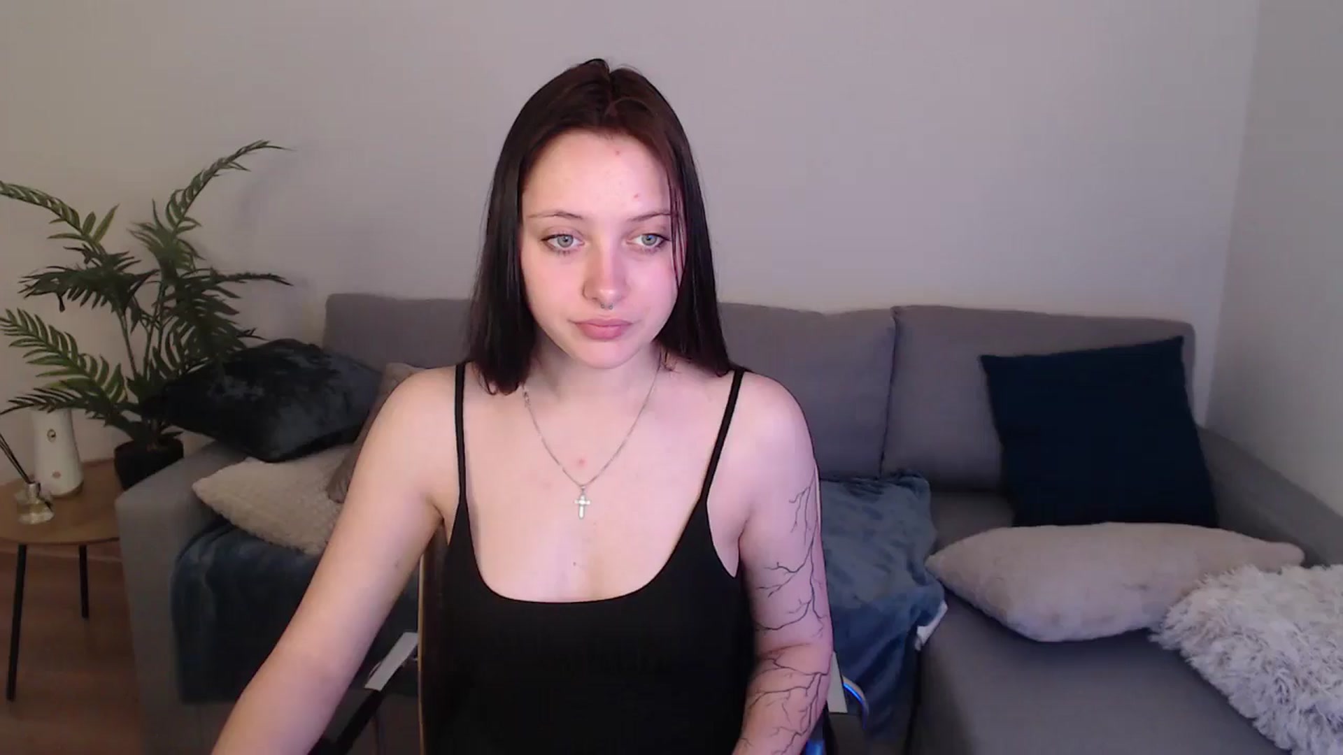Gallery image thumbnail from SerenaSantos's myfreecams stream on, 05/03/2024, 09:45 image 1 of 20