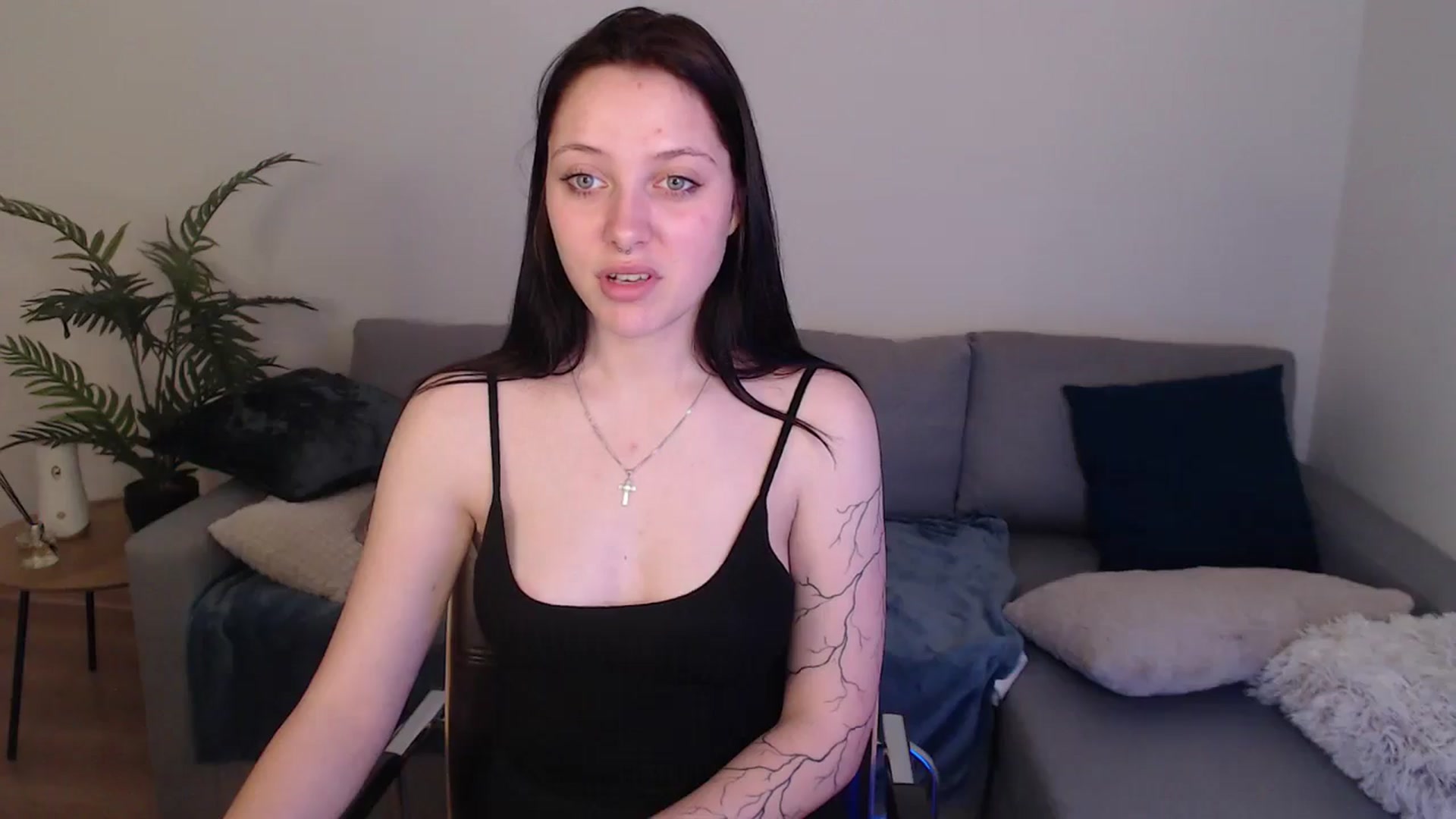 Gallery image thumbnail from SerenaSantos's myfreecams stream on, 05/03/2024, 11:18 image 14 of 20