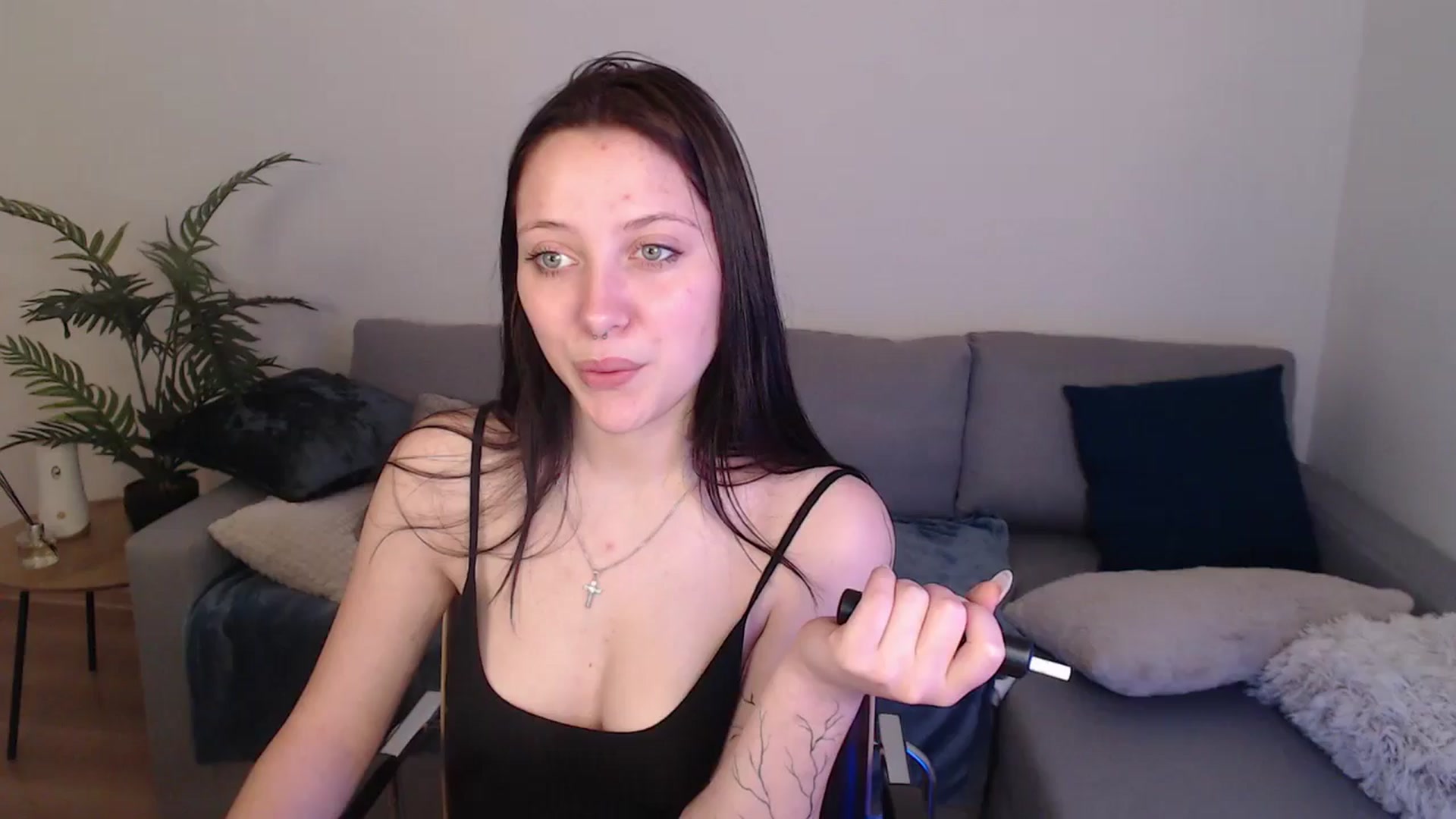 Gallery image thumbnail from SerenaSantos's myfreecams stream on, 05/03/2024, 11:18 image 1 of 20