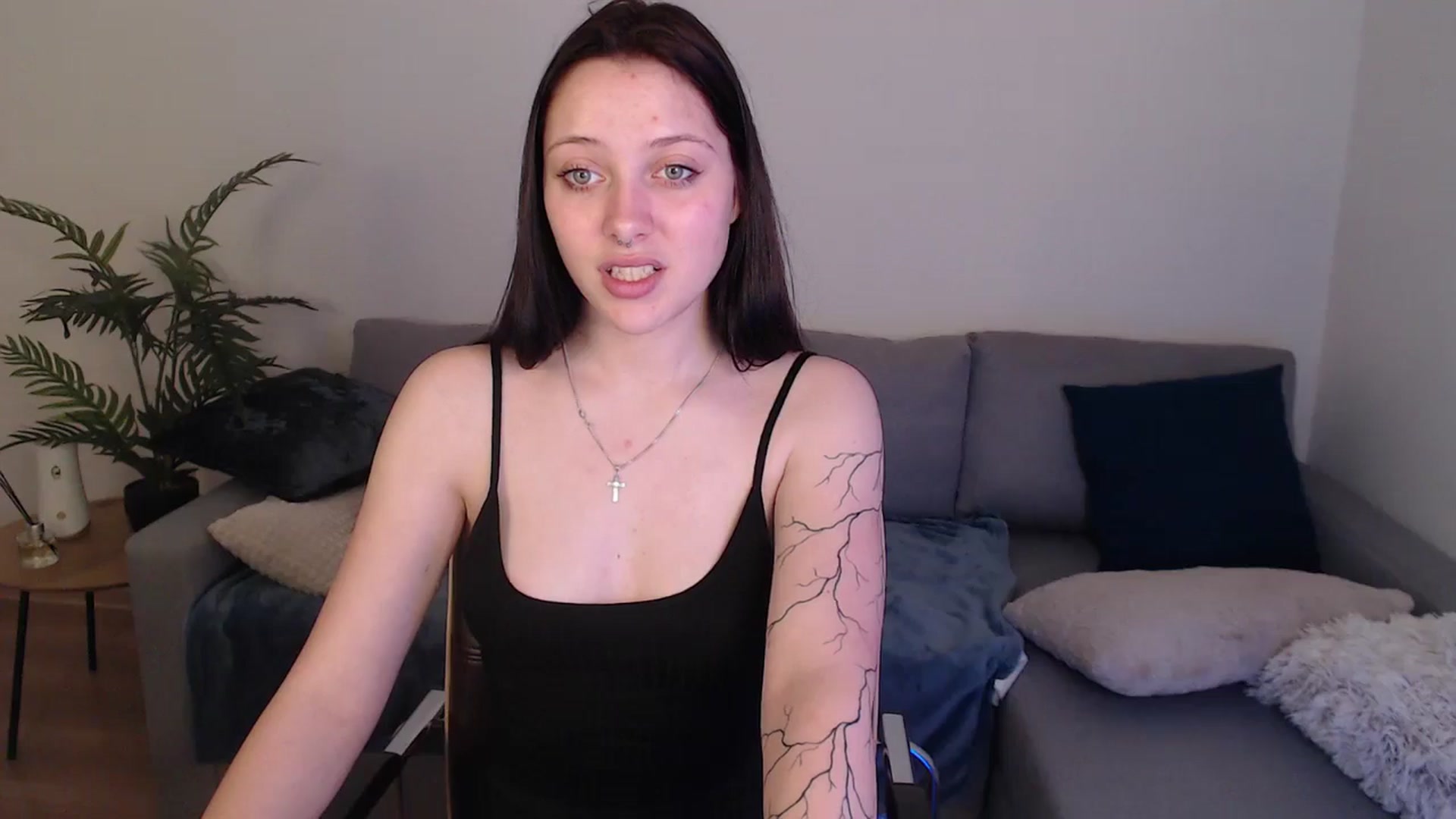 Gallery image thumbnail from SerenaSantos's myfreecams stream on, 05/03/2024, 11:18 image 12 of 20