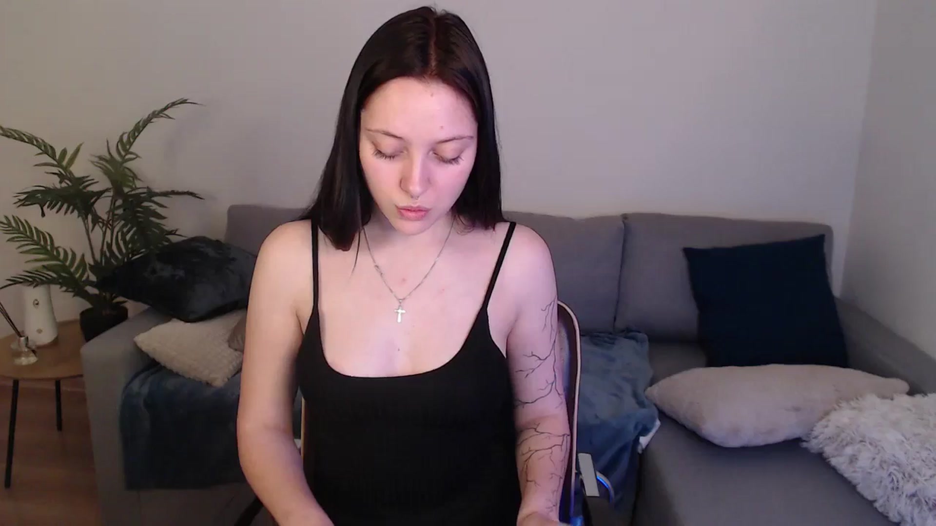 Gallery image thumbnail from SerenaSantos's myfreecams stream on, 05/03/2024, 11:18 image 18 of 20