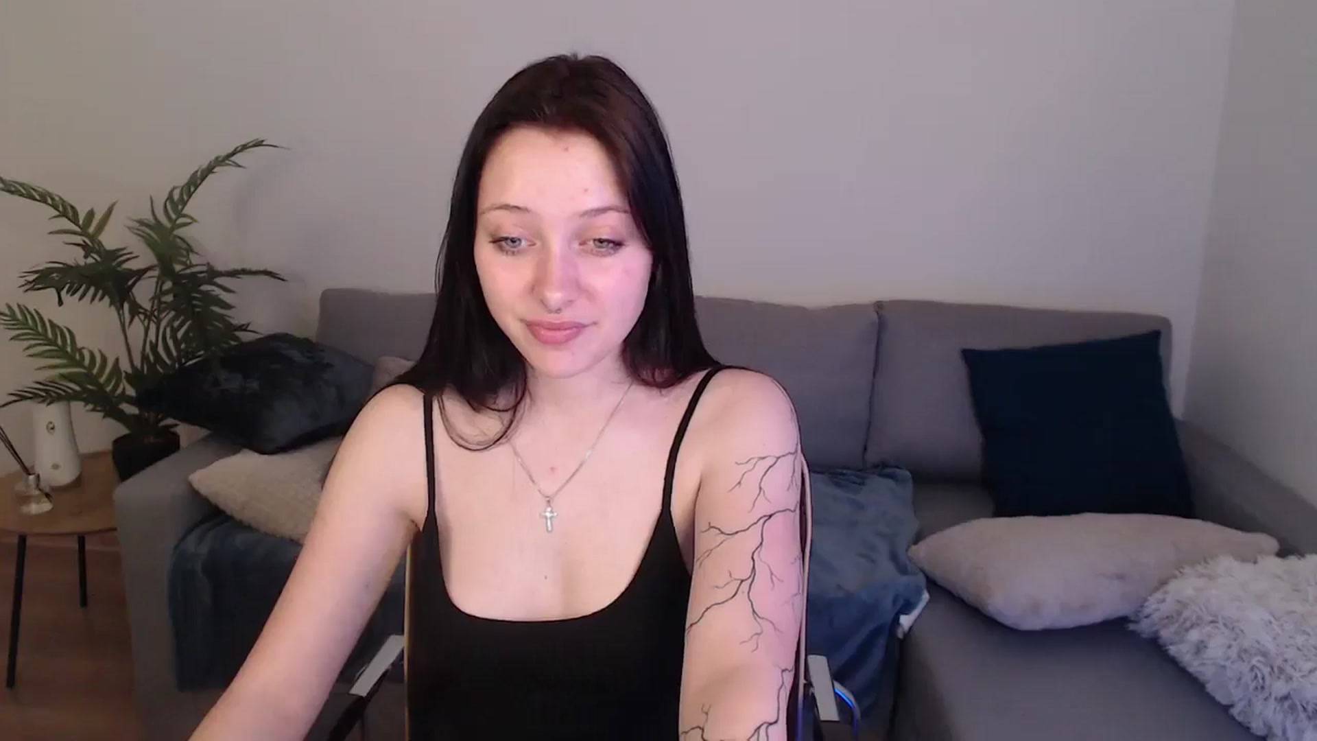 Gallery image thumbnail from SerenaSantos's myfreecams stream on, 05/03/2024, 12:56 image 13 of 20