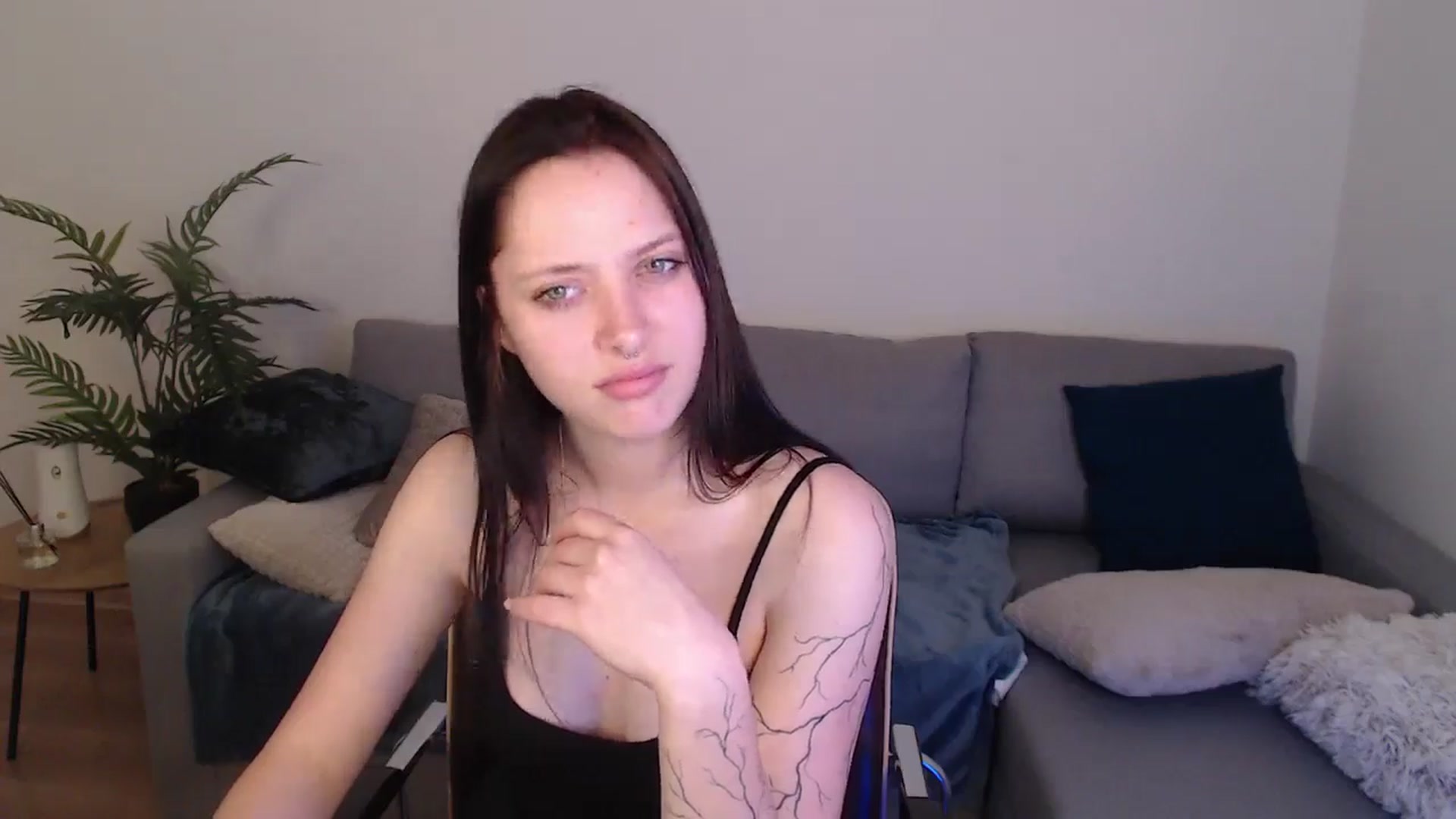 Gallery image thumbnail from SerenaSantos's myfreecams stream on, 05/03/2024, 12:56 image 17 of 20