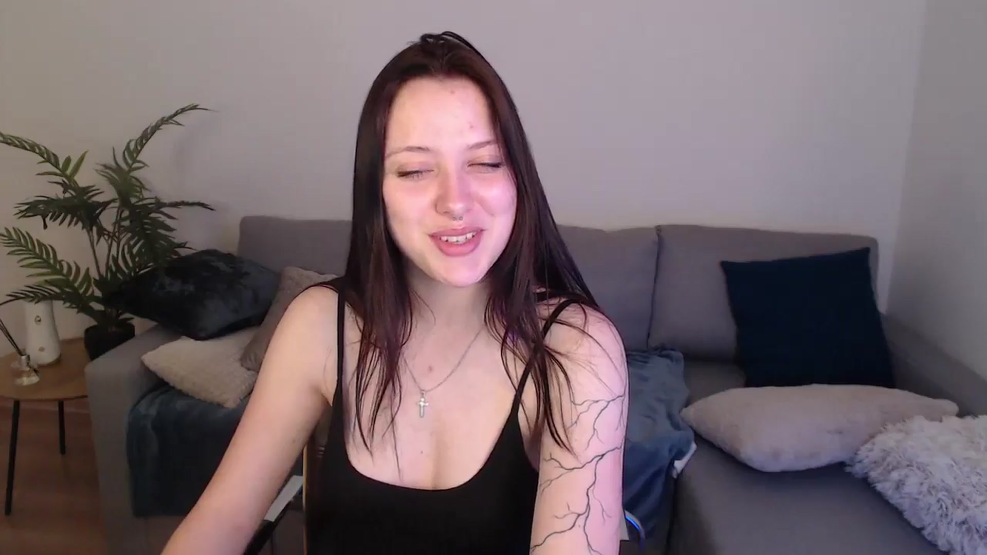 Gallery image thumbnail from SerenaSantos's myfreecams stream on, 05/03/2024, 12:56 image 18 of 20