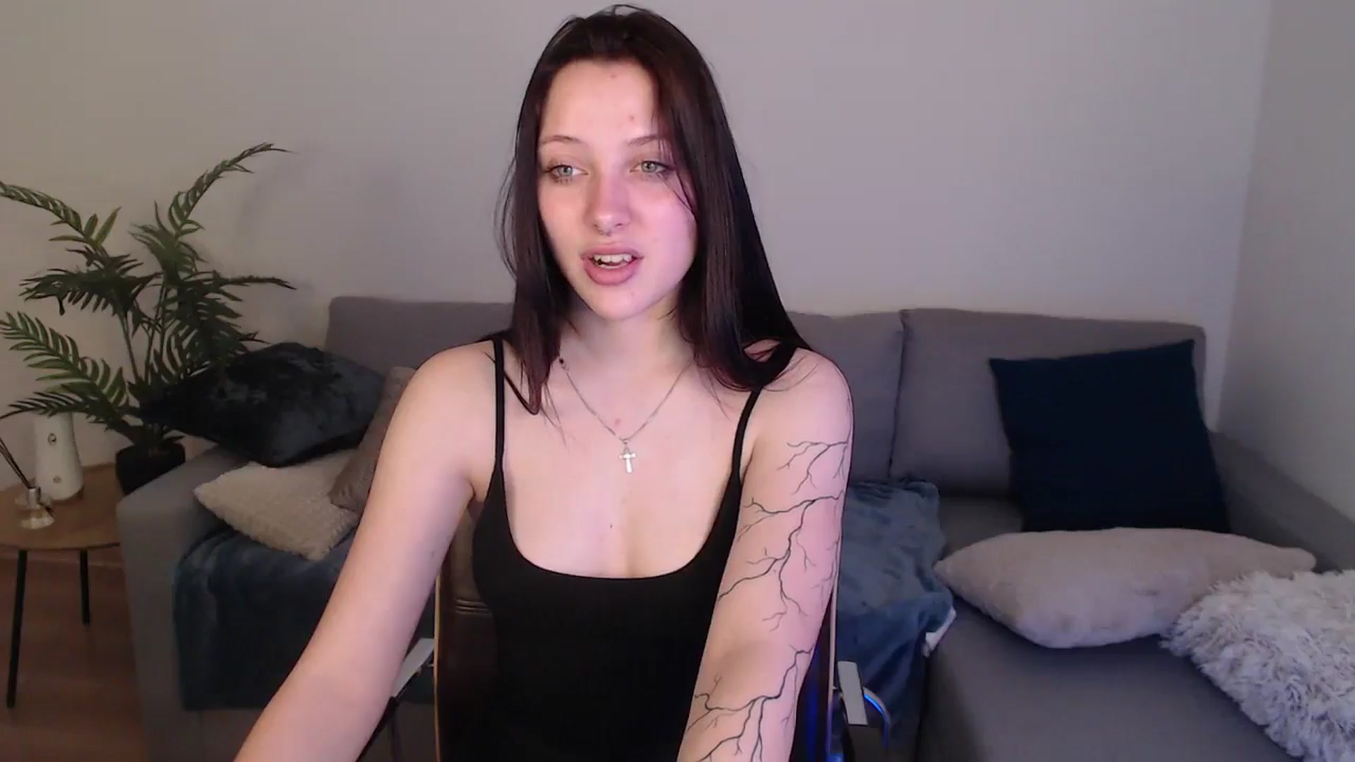 Gallery image thumbnail from SerenaSantos's myfreecams stream on, 05/03/2024, 13:18 image 16 of 20