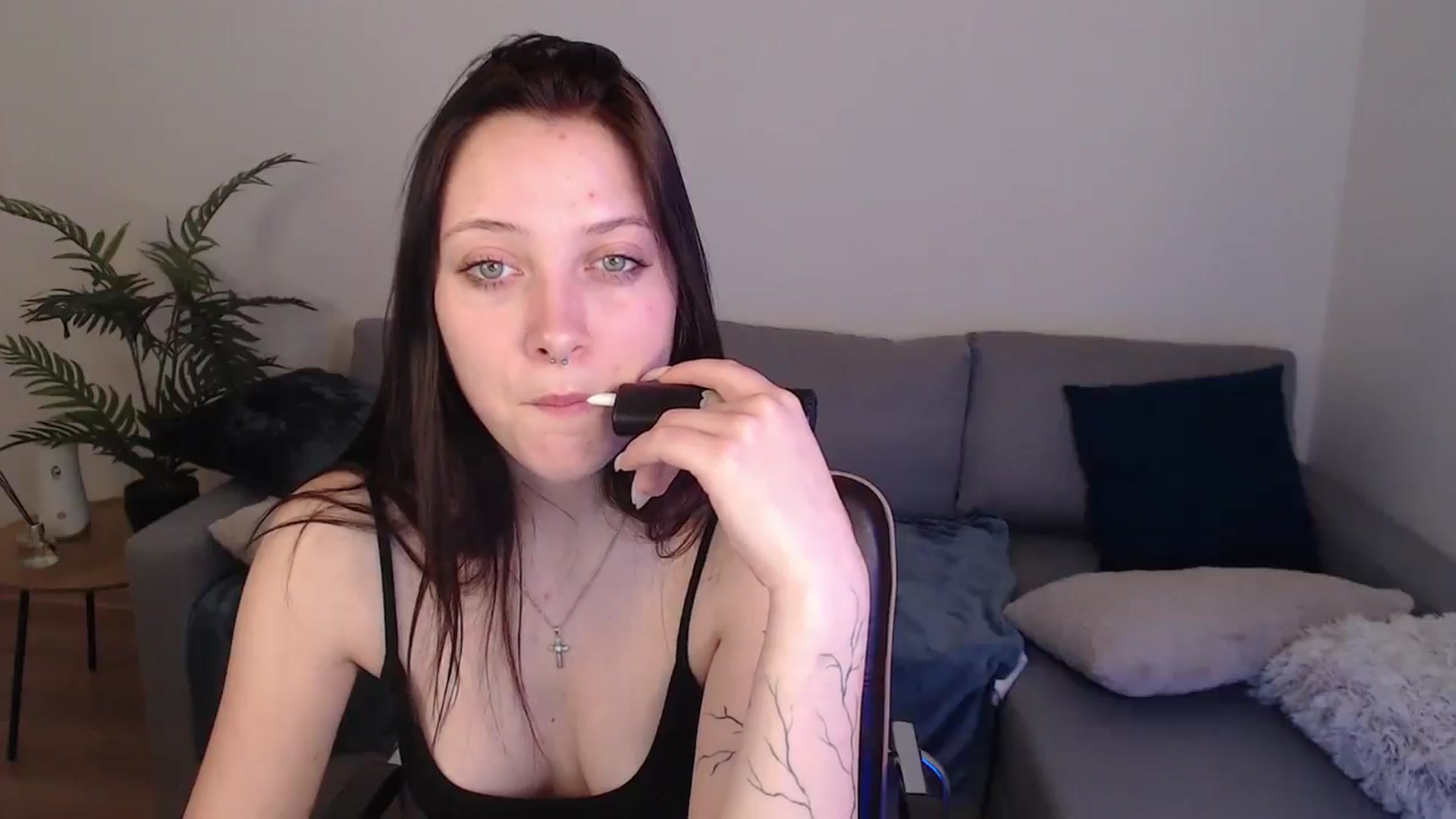 Gallery image thumbnail from SerenaSantos's myfreecams stream on, 05/03/2024, 13:18 image 4 of 20