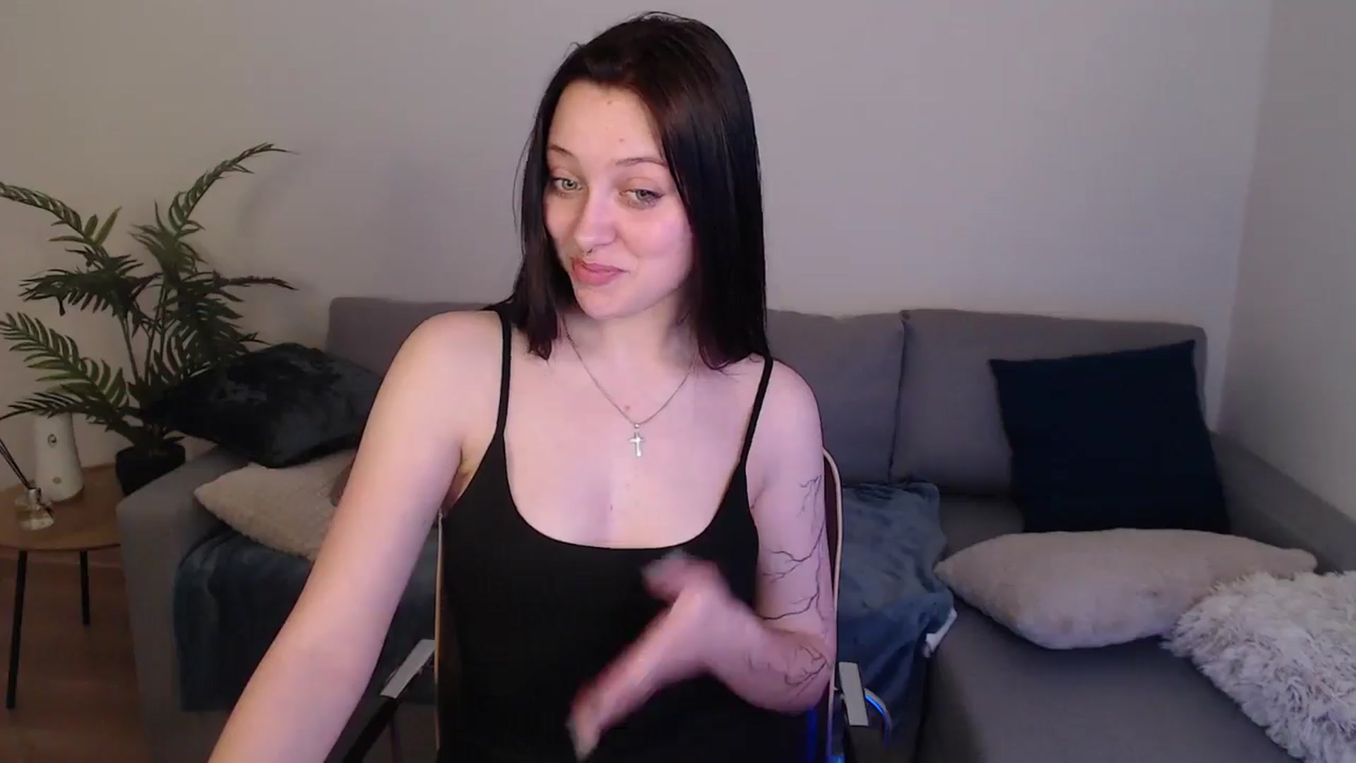 Gallery image thumbnail from SerenaSantos's myfreecams stream on, 05/03/2024, 13:18 image 15 of 20