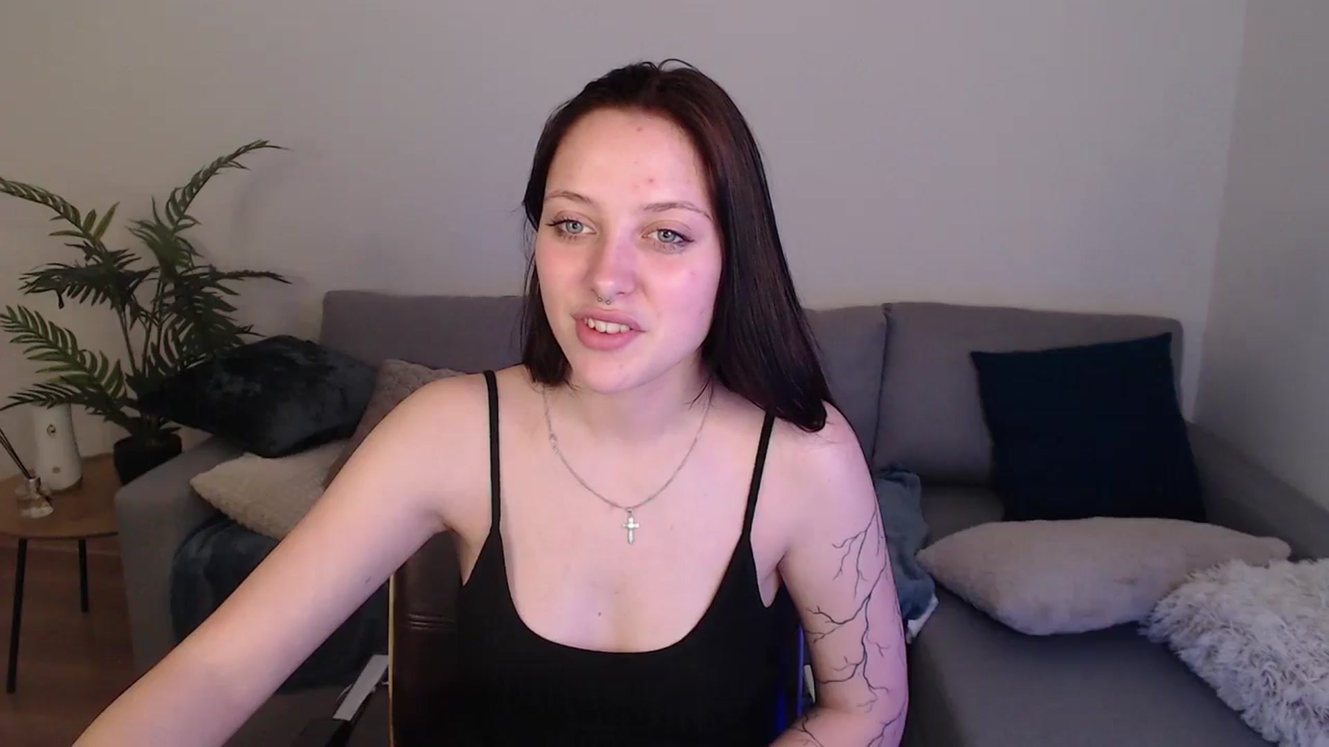 Gallery image thumbnail from SerenaSantos's myfreecams stream on, 05/03/2024, 13:54 image 14 of 20