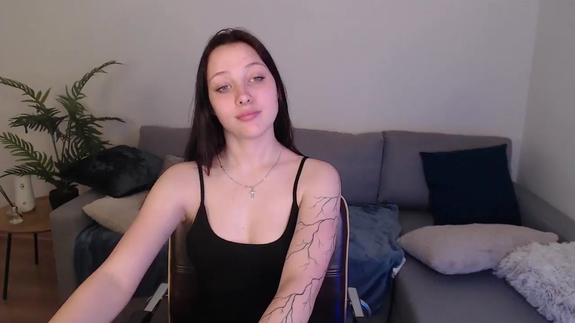 Gallery image thumbnail from SerenaSantos's myfreecams stream on, 05/03/2024, 13:54 image 13 of 20