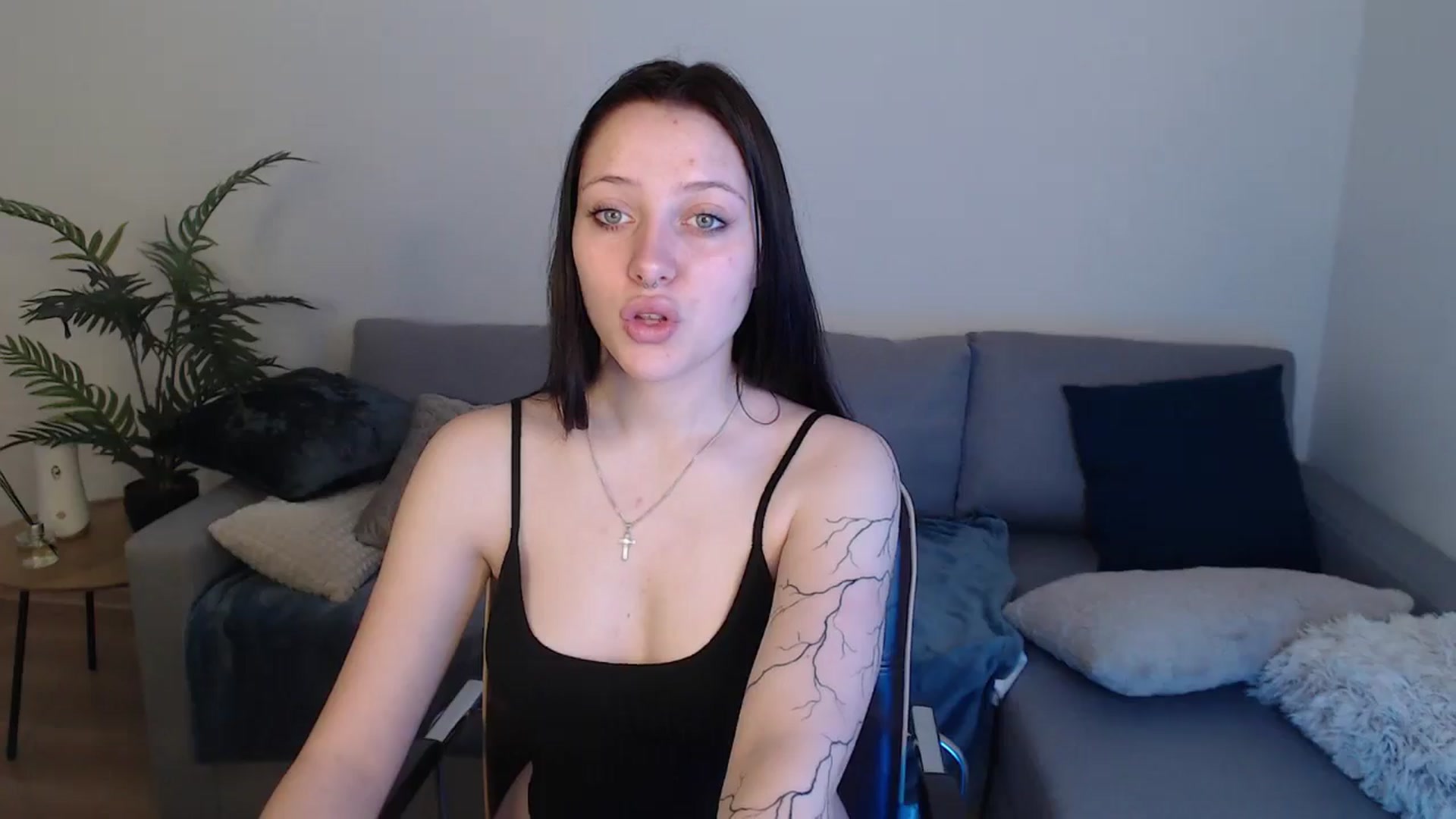 Gallery image thumbnail from SerenaSantos's myfreecams stream on, 05/04/2024, 09:01 image 17 of 20