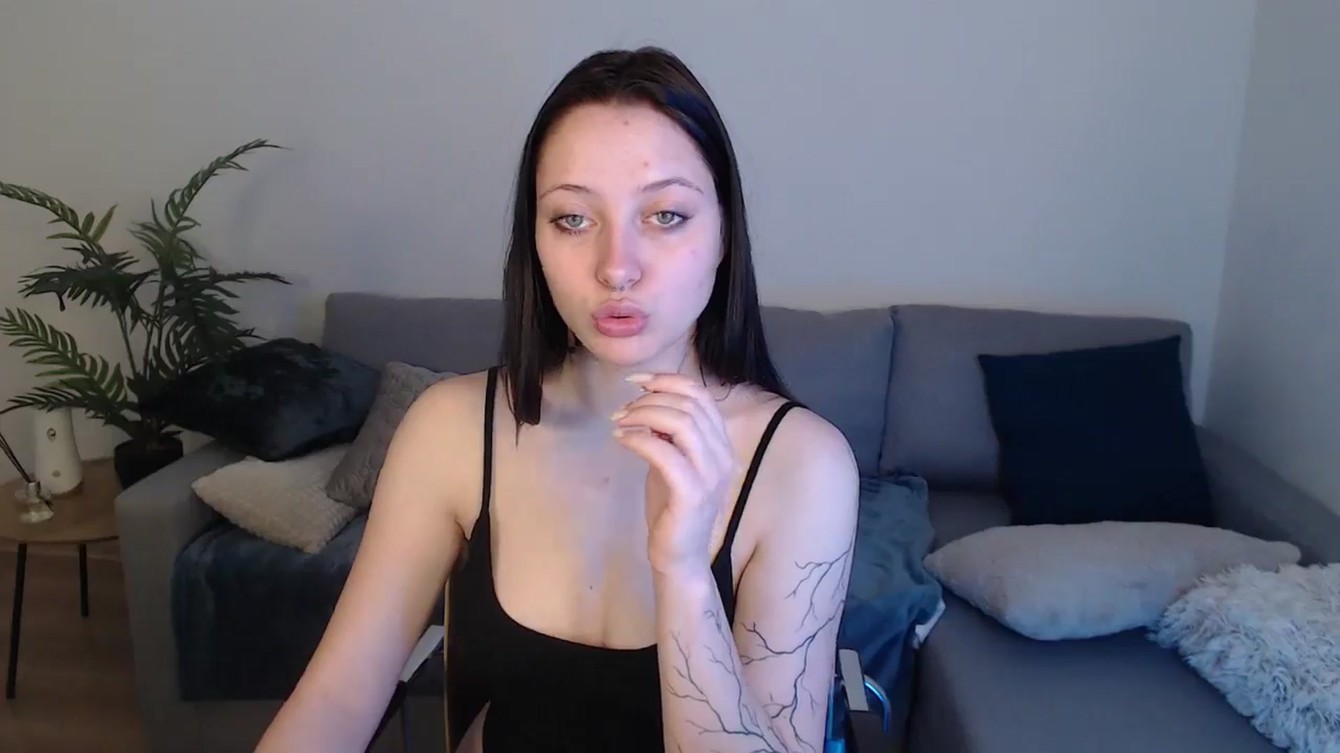 Gallery image thumbnail from SerenaSantos's myfreecams stream on, 05/04/2024, 09:01 image 18 of 20