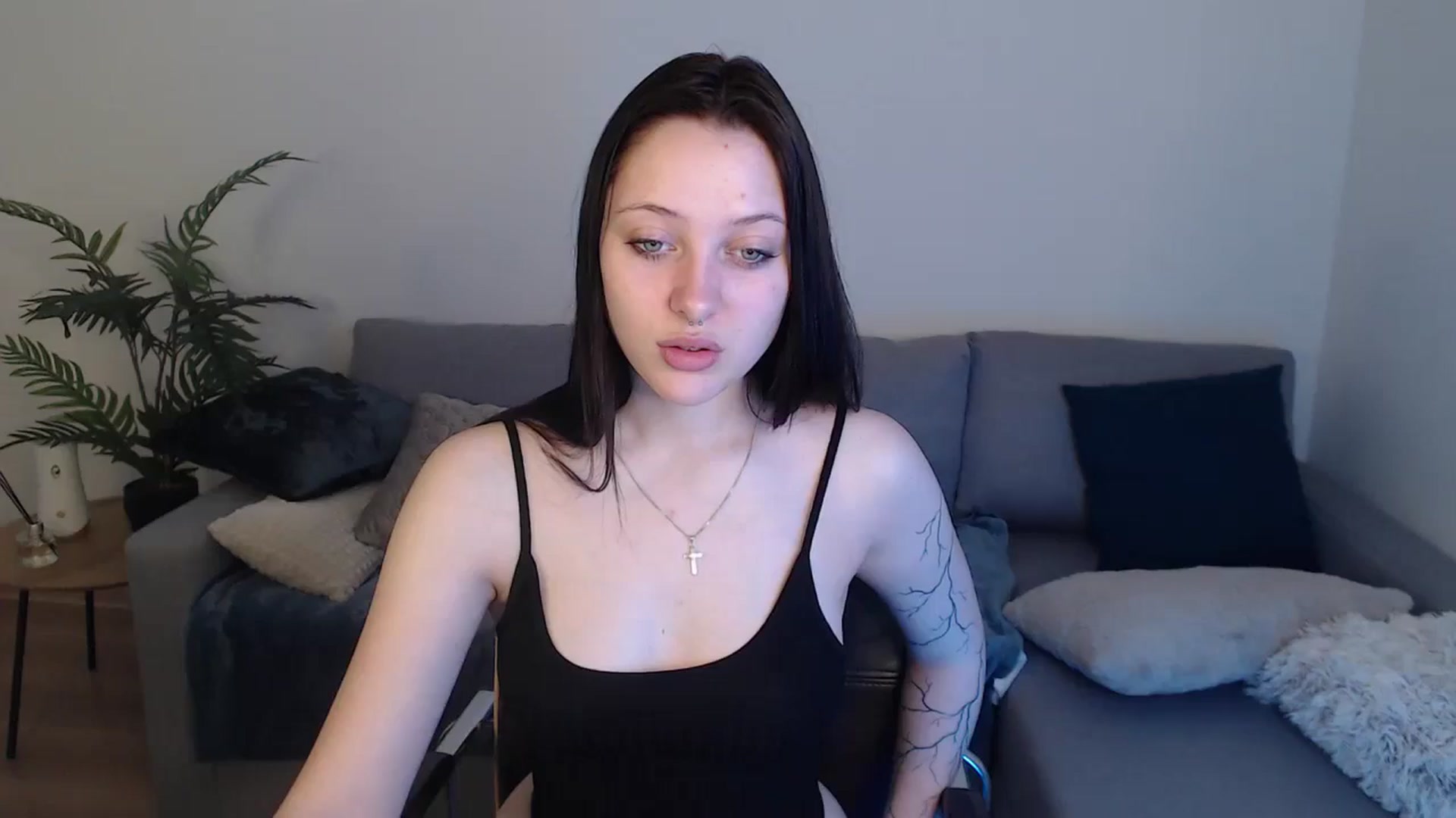 Gallery image thumbnail from SerenaSantos's myfreecams stream on, 05/04/2024, 09:01 image 2 of 20