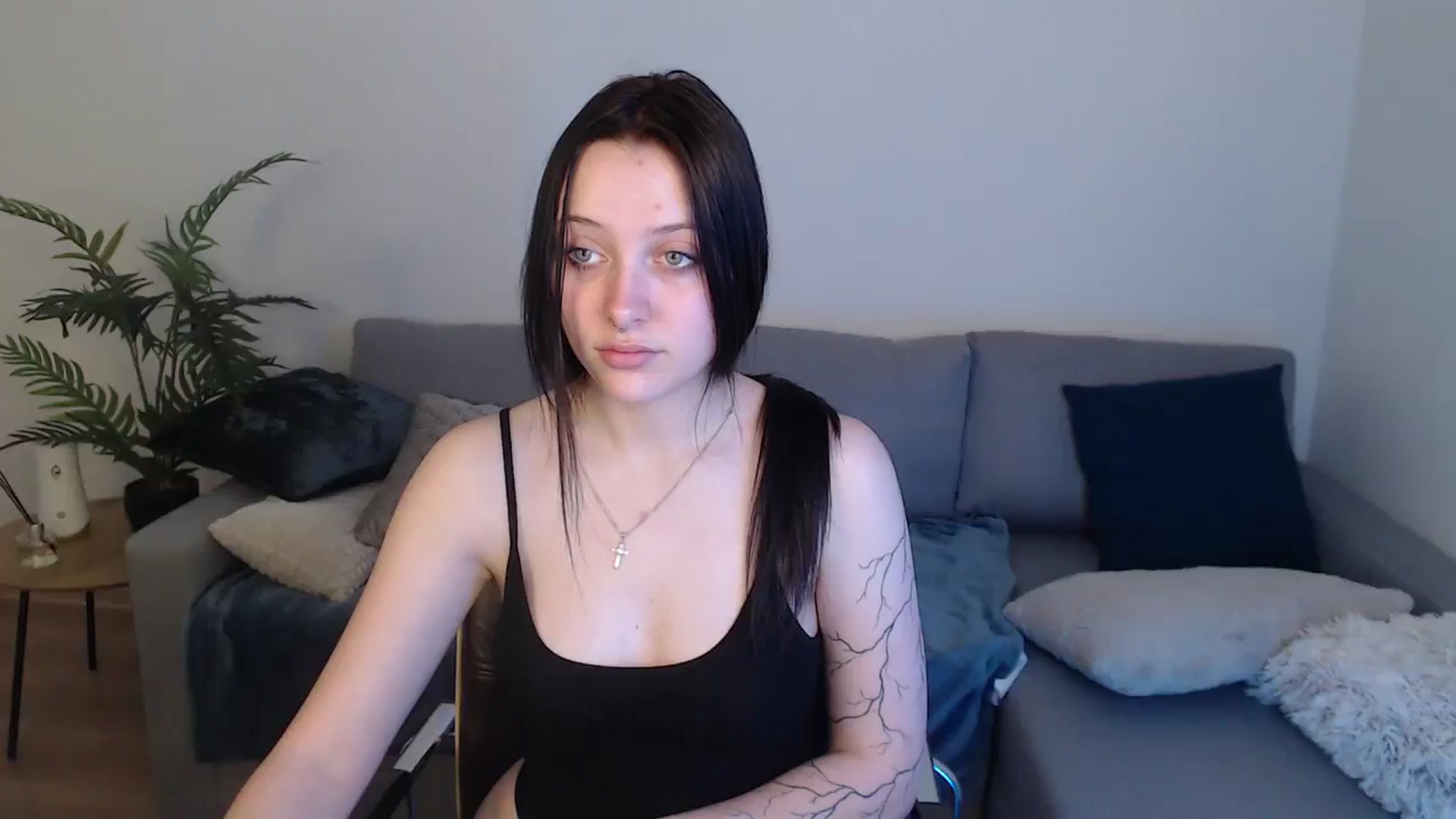 Gallery image thumbnail from SerenaSantos's myfreecams stream on, 05/04/2024, 10:10 image 5 of 20