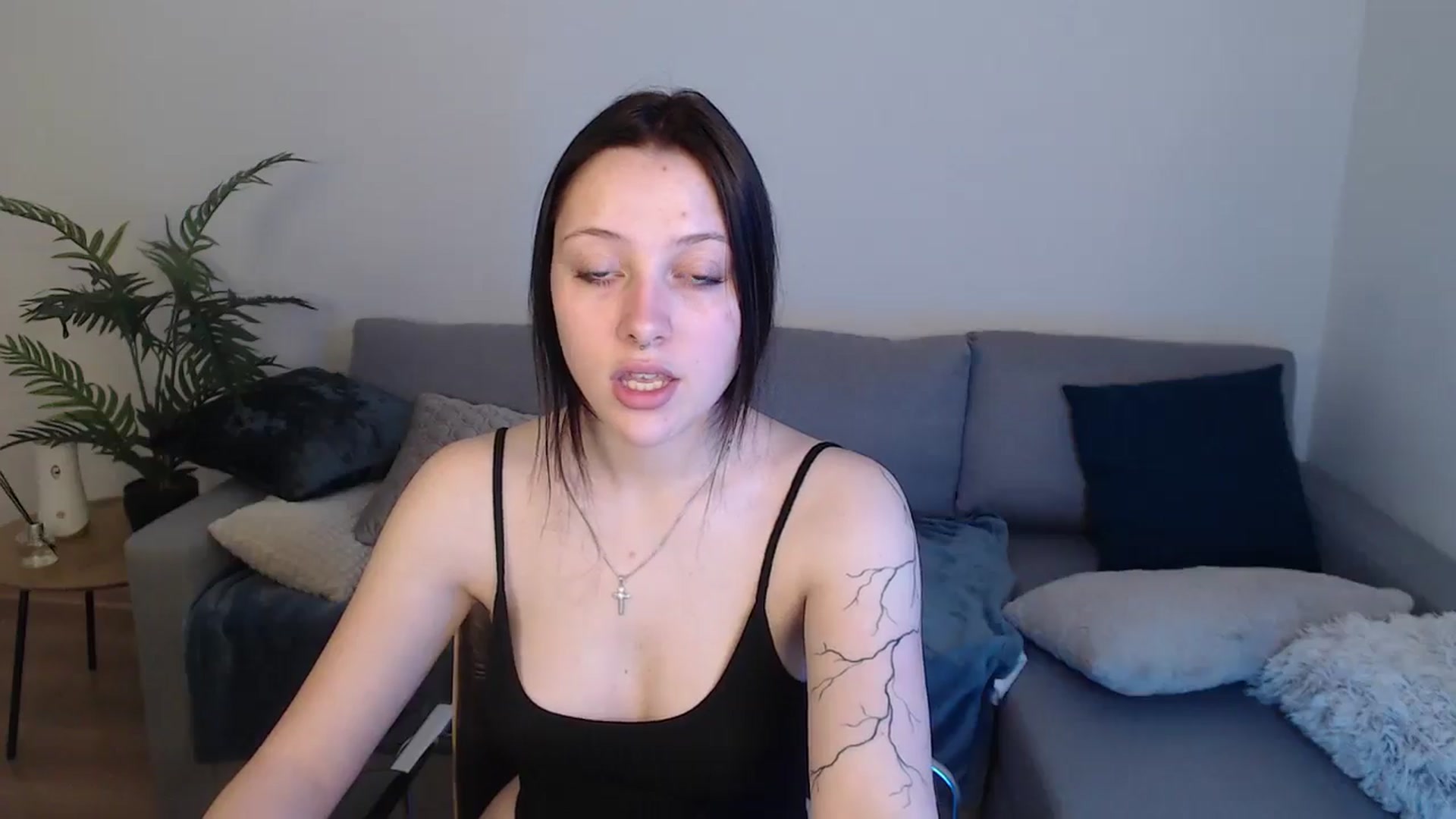 Gallery image thumbnail from SerenaSantos's myfreecams stream on, 05/04/2024, 10:10 image 14 of 20