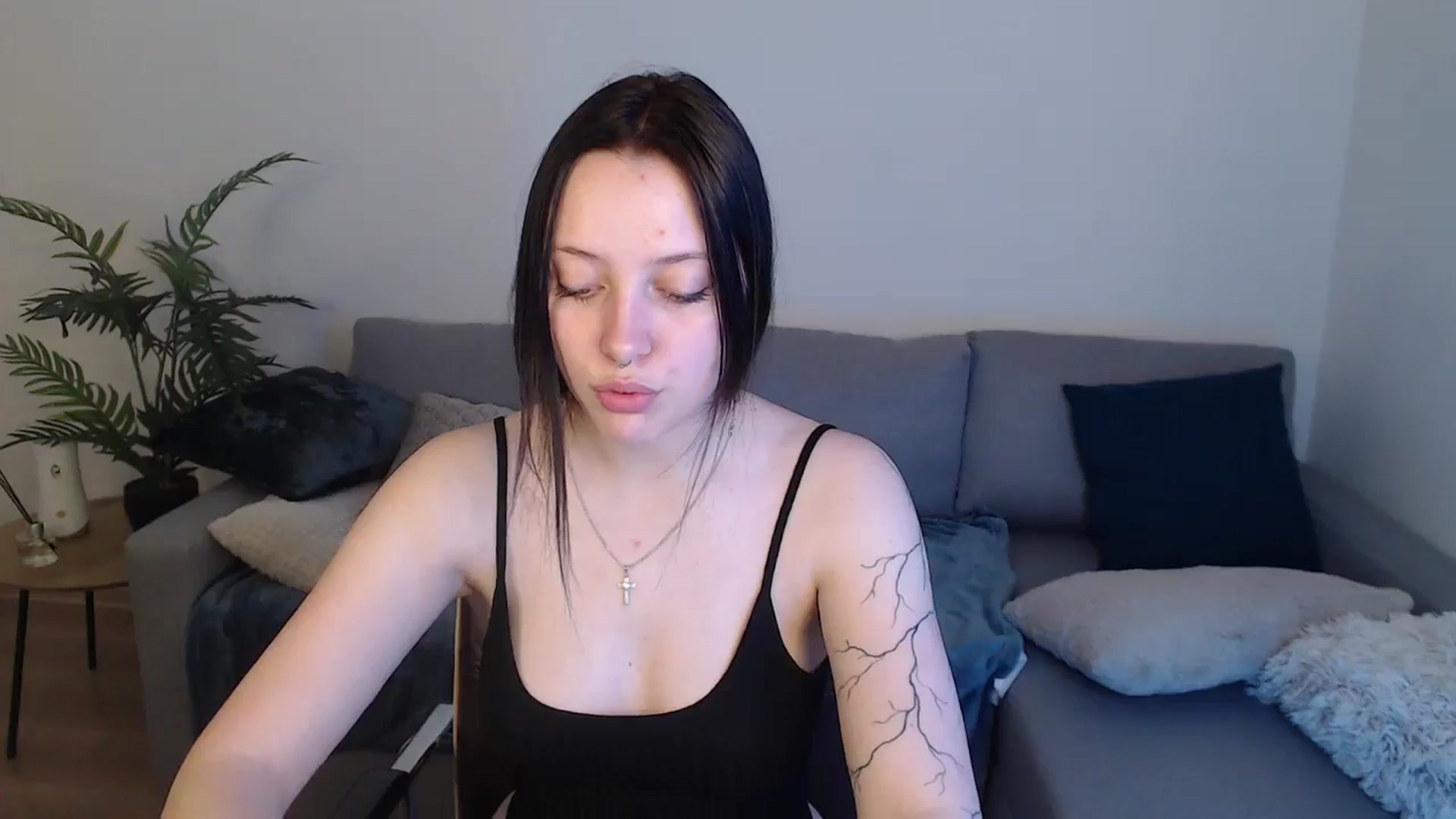 Gallery image thumbnail from SerenaSantos's myfreecams stream on, 05/04/2024, 10:10 image 10 of 20