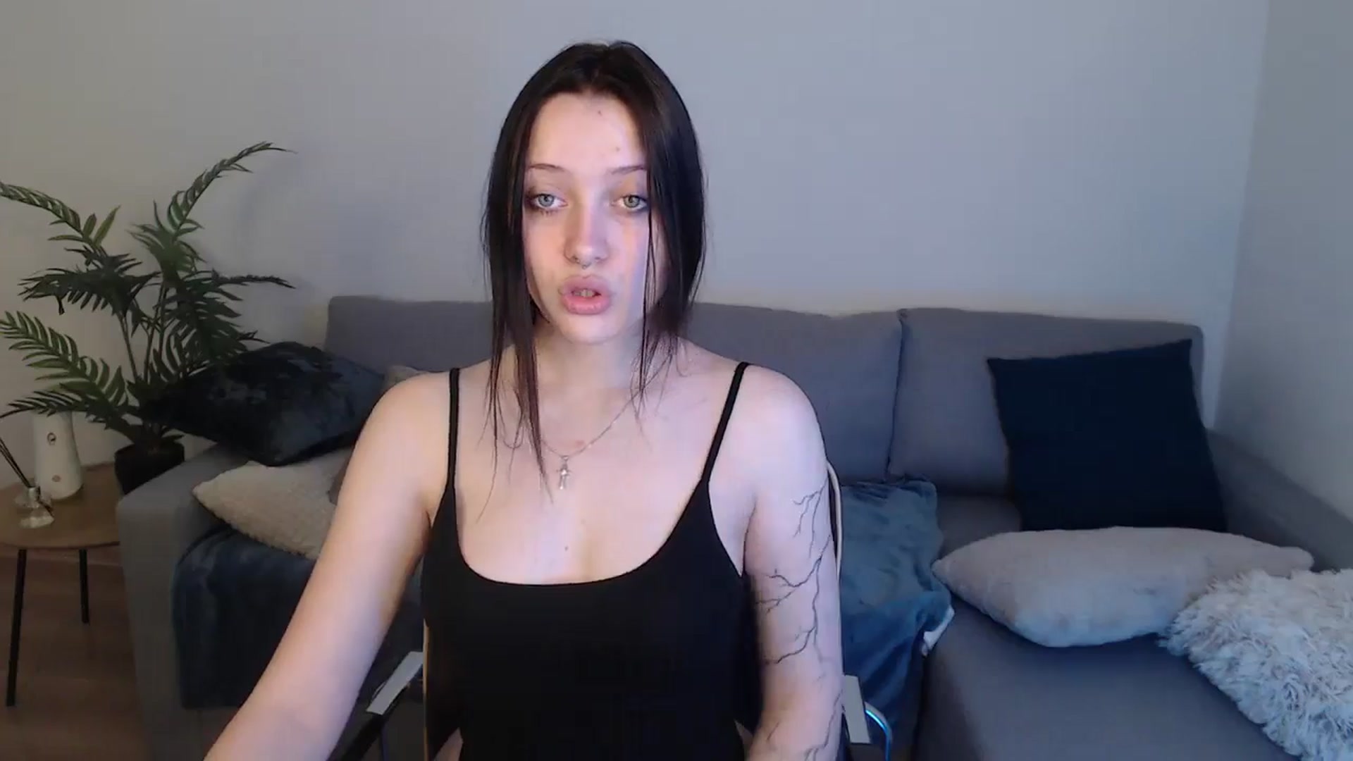 Gallery image thumbnail from SerenaSantos's myfreecams stream on, 05/04/2024, 10:10 image 16 of 20
