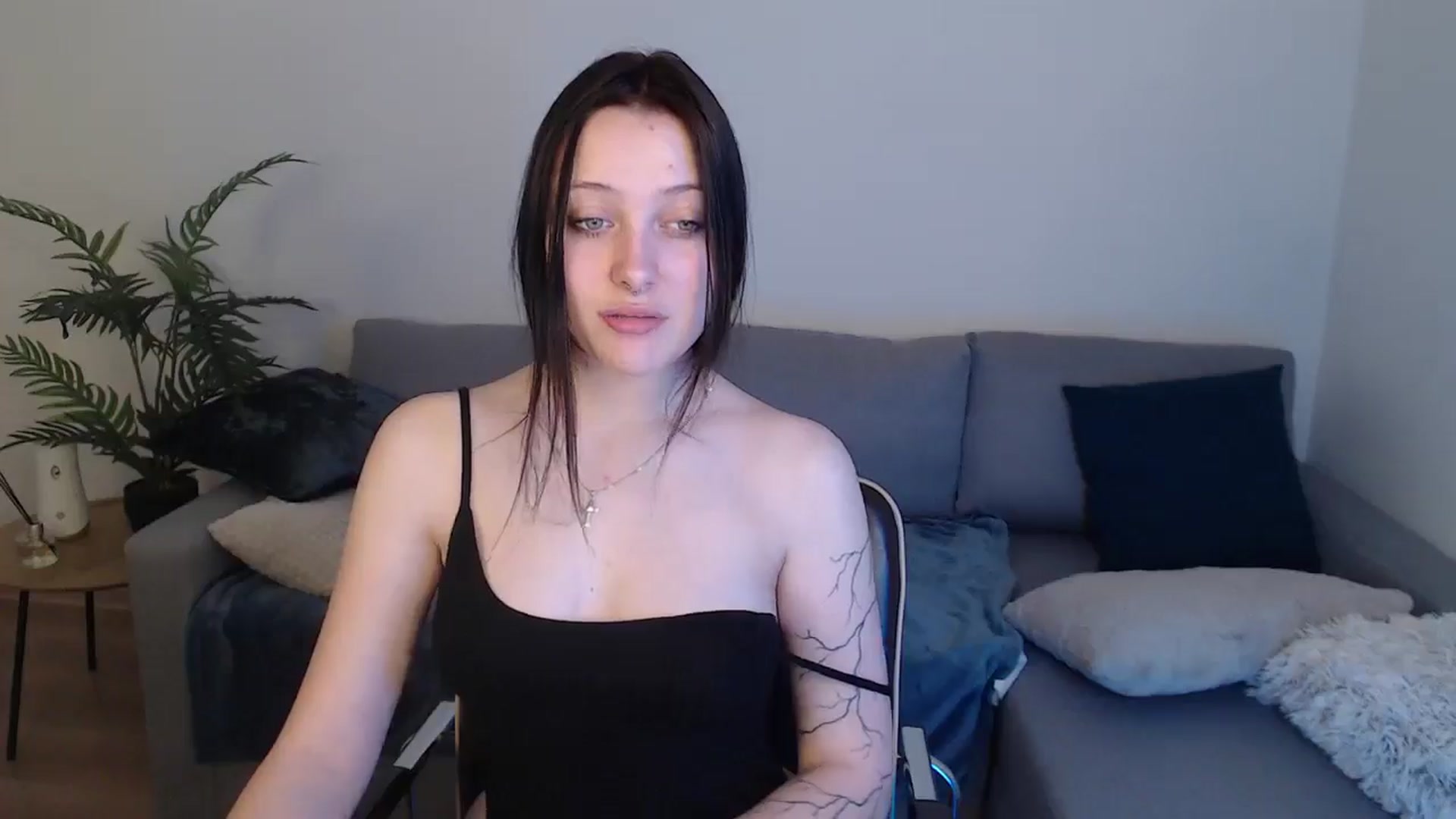 Gallery image thumbnail from SerenaSantos's myfreecams stream on, 05/04/2024, 10:10 image 17 of 20