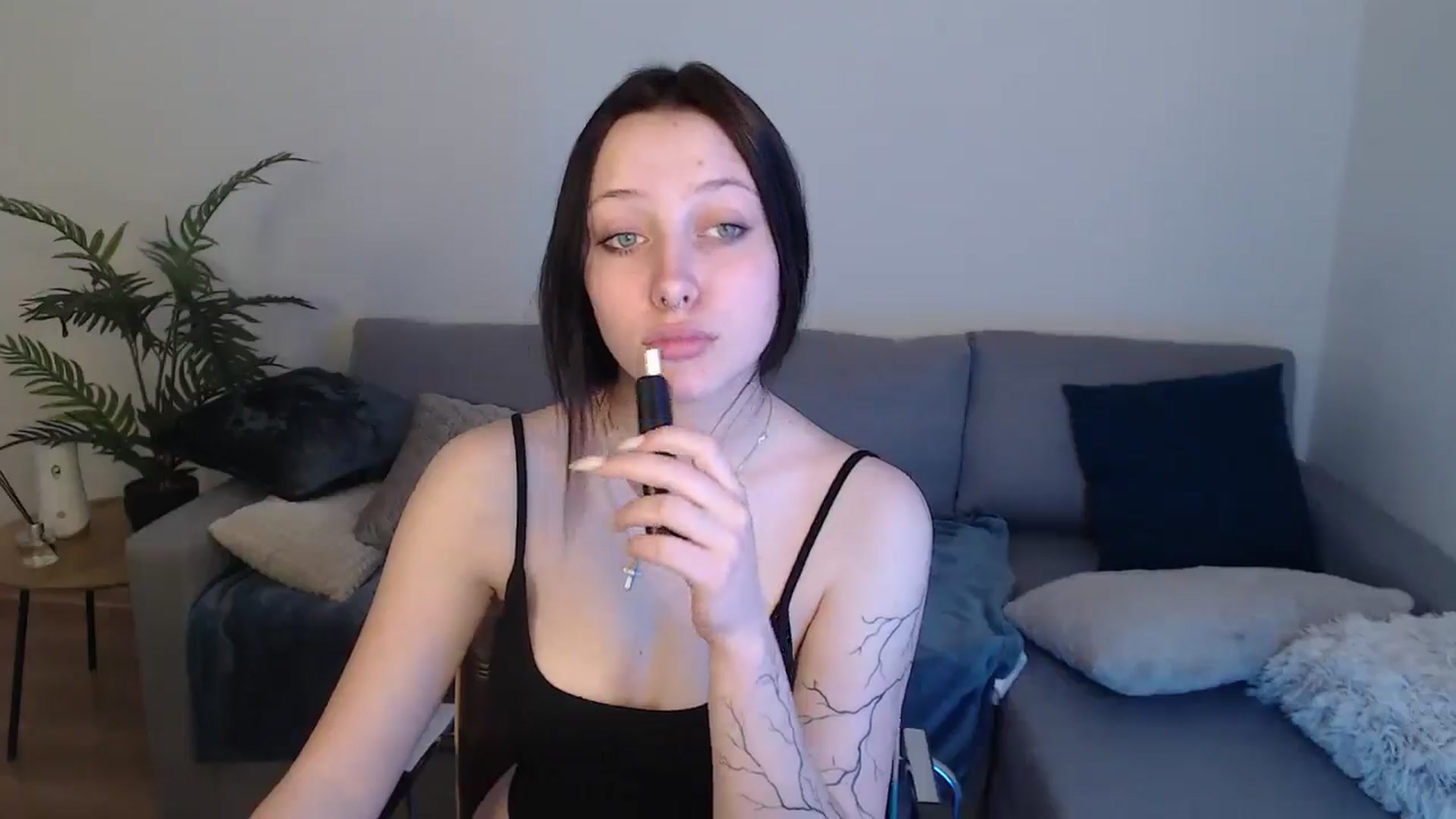 Gallery image thumbnail from SerenaSantos's myfreecams stream on, 05/04/2024, 10:10 image 6 of 20