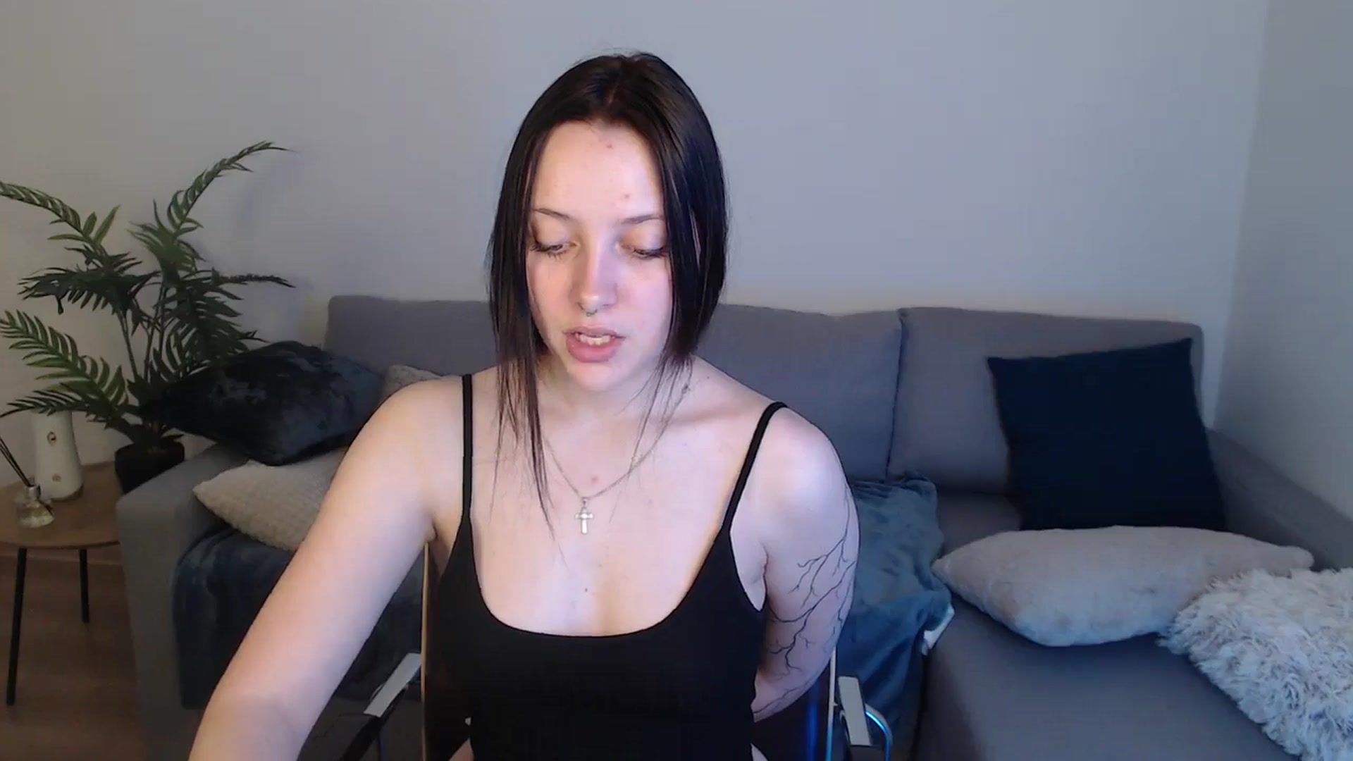 Gallery image thumbnail from SerenaSantos's myfreecams stream on, 05/04/2024, 10:10 image 11 of 20