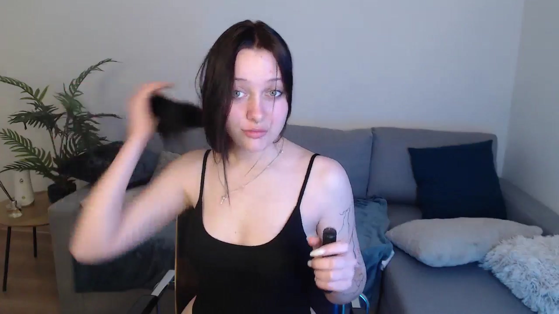 Gallery image thumbnail from SerenaSantos's myfreecams stream on, 05/04/2024, 10:10 image 2 of 20