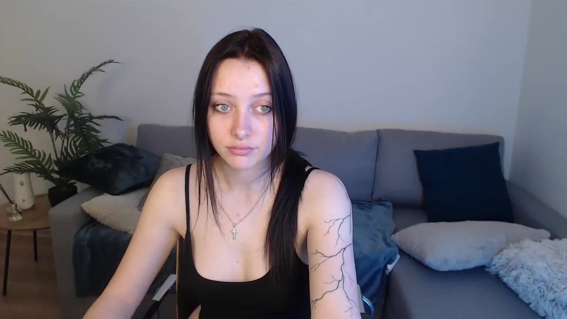 Gallery image thumbnail from SerenaSantos's myfreecams stream on, 05/04/2024, 10:10 image 15 of 20