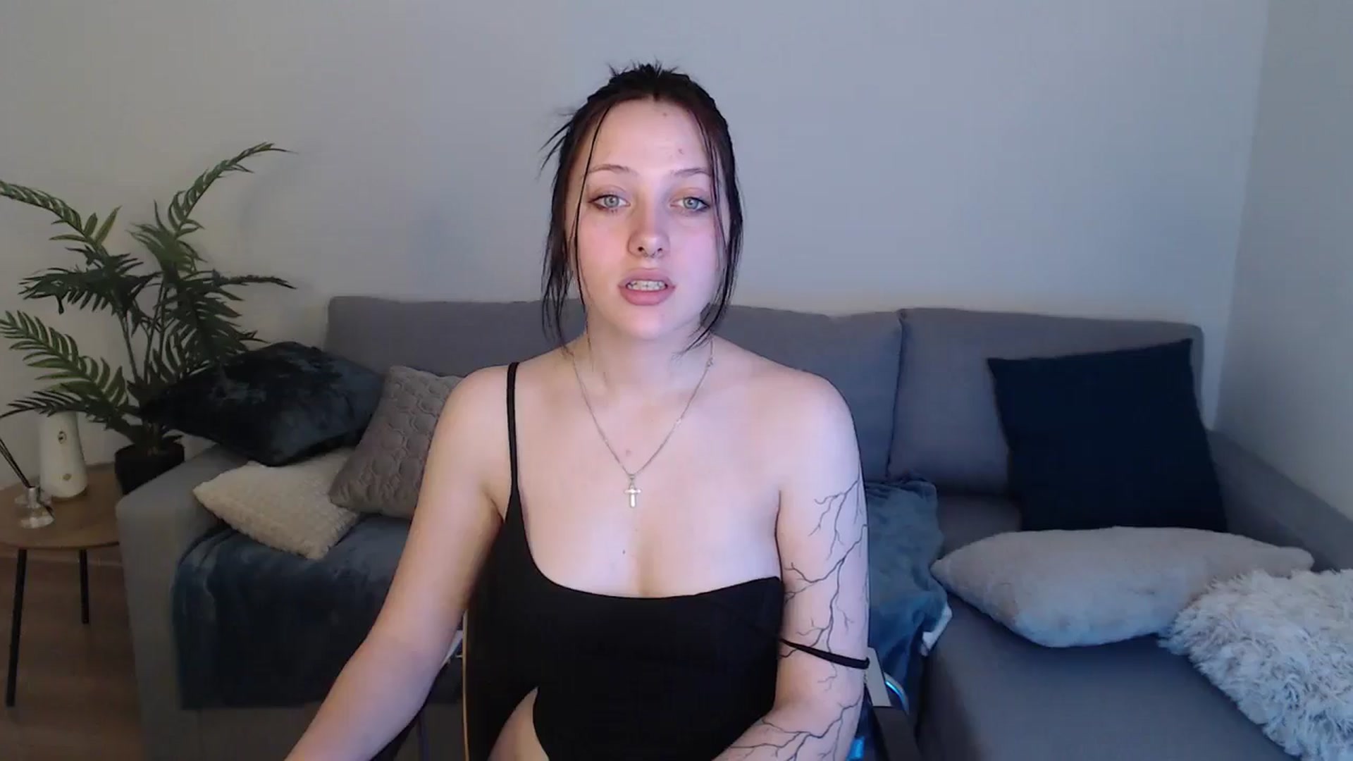 Gallery image thumbnail from SerenaSantos's myfreecams stream on, 05/04/2024, 11:36 image 3 of 20