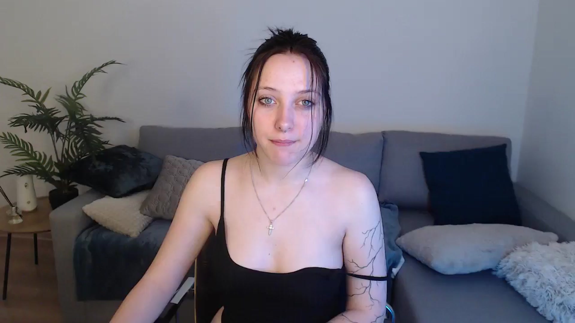Gallery image thumbnail from SerenaSantos's myfreecams stream on, 05/04/2024, 12:22 image 9 of 20