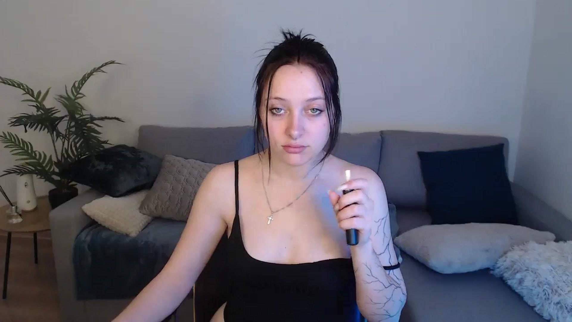 Gallery image thumbnail from SerenaSantos's myfreecams stream on, 05/04/2024, 12:22 image 16 of 20