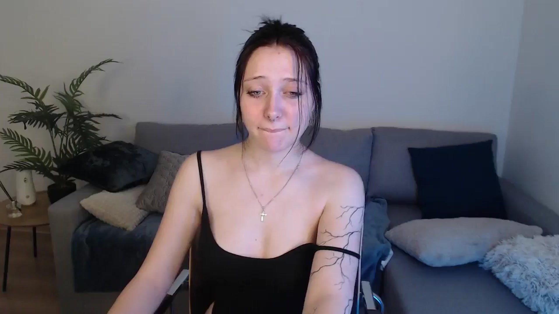 Gallery image thumbnail from SerenaSantos's myfreecams stream on, 05/04/2024, 12:22 image 2 of 20