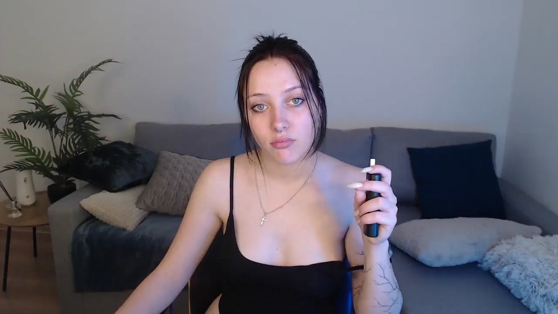 Gallery image thumbnail from SerenaSantos's myfreecams stream on, 05/04/2024, 12:22 image 17 of 20