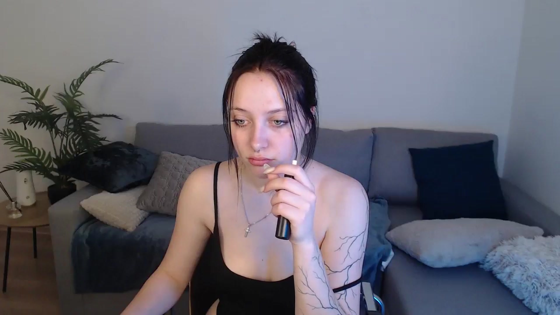 Gallery image thumbnail from SerenaSantos's myfreecams stream on, 05/04/2024, 12:22 image 19 of 20