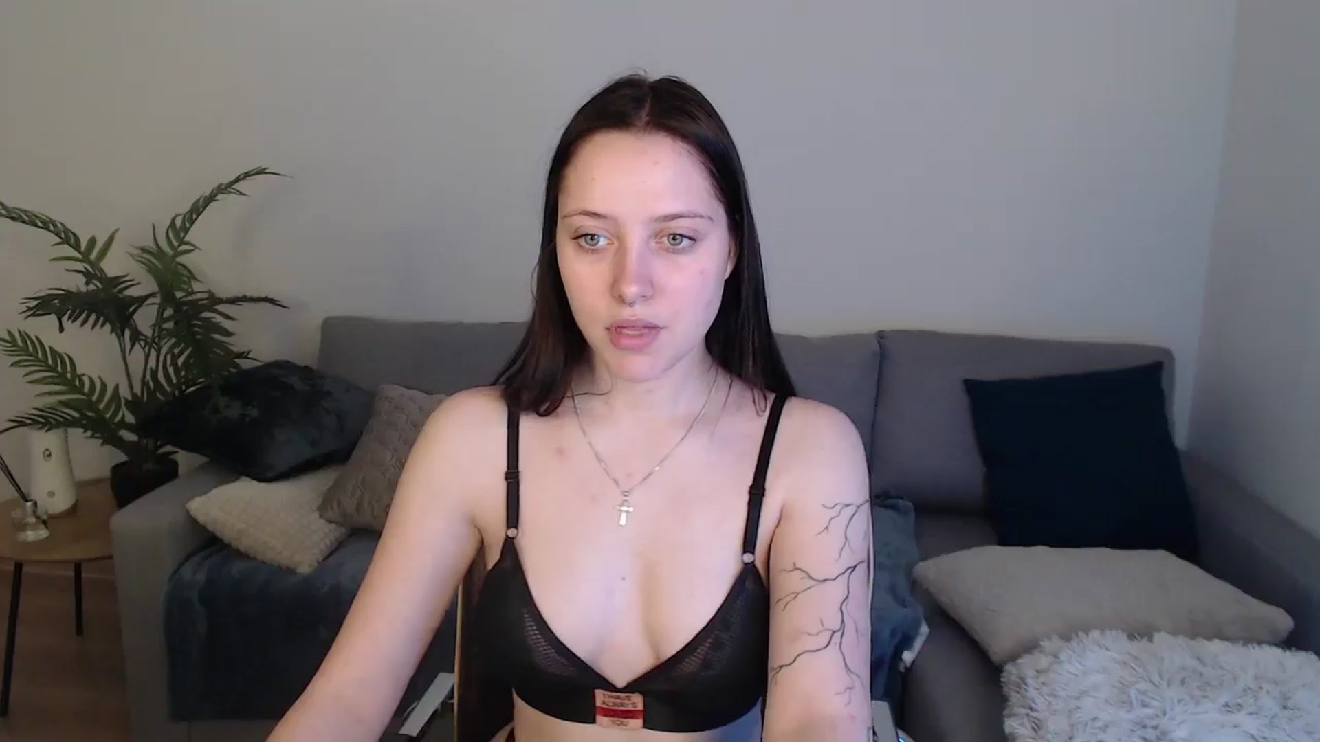 Gallery image thumbnail from SerenaSantos's myfreecams stream on, 05/08/2024, 11:31 image 2 of 20
