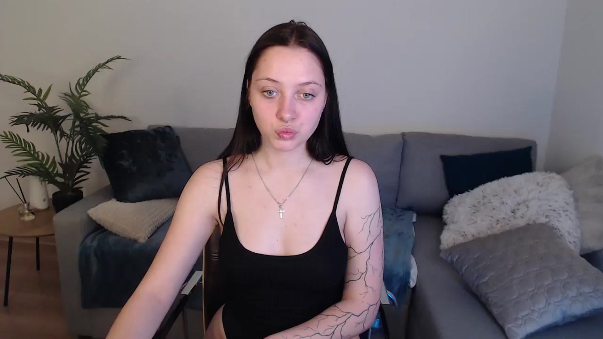 Gallery image thumbnail from SerenaSantos's myfreecams stream on, 05/11/2024, 09:02 image 9 of 20