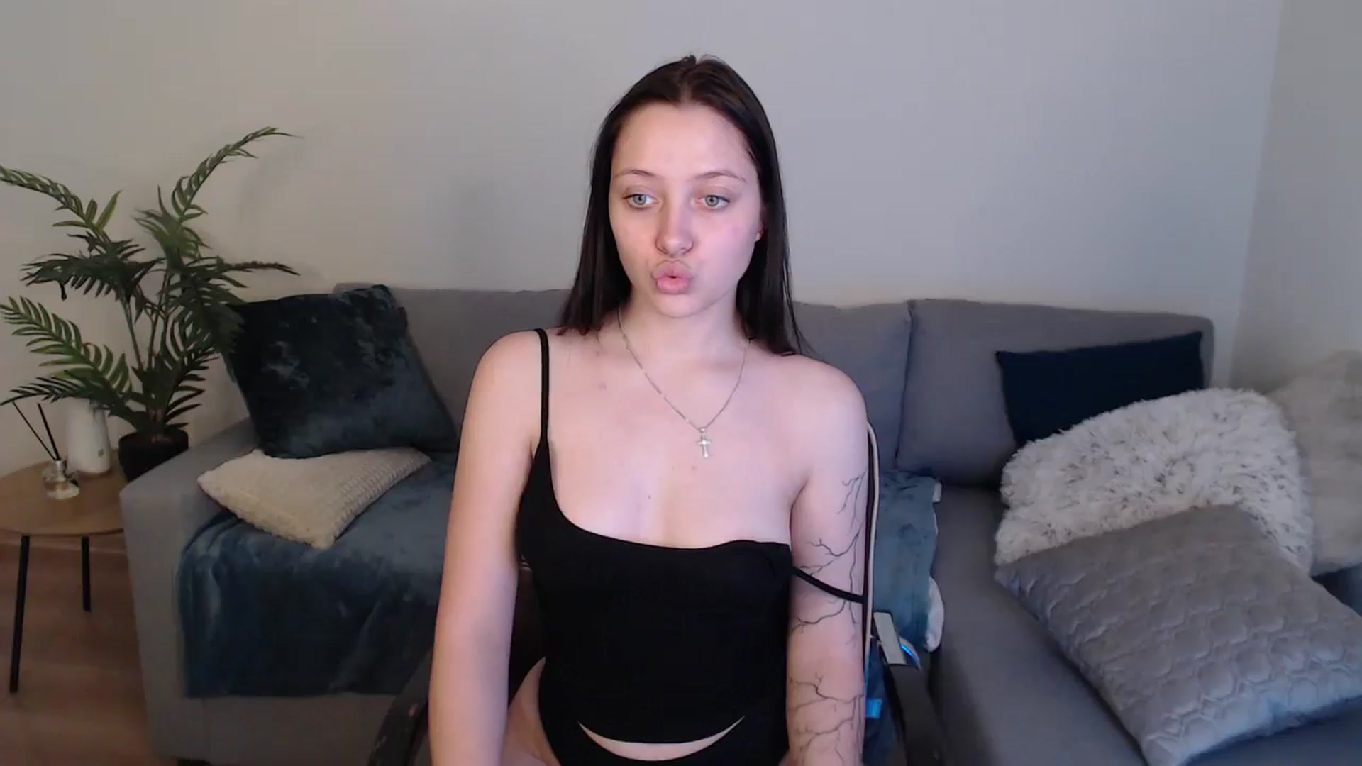 Gallery image thumbnail from SerenaSantos's myfreecams stream on, 05/11/2024, 10:34 image 15 of 20