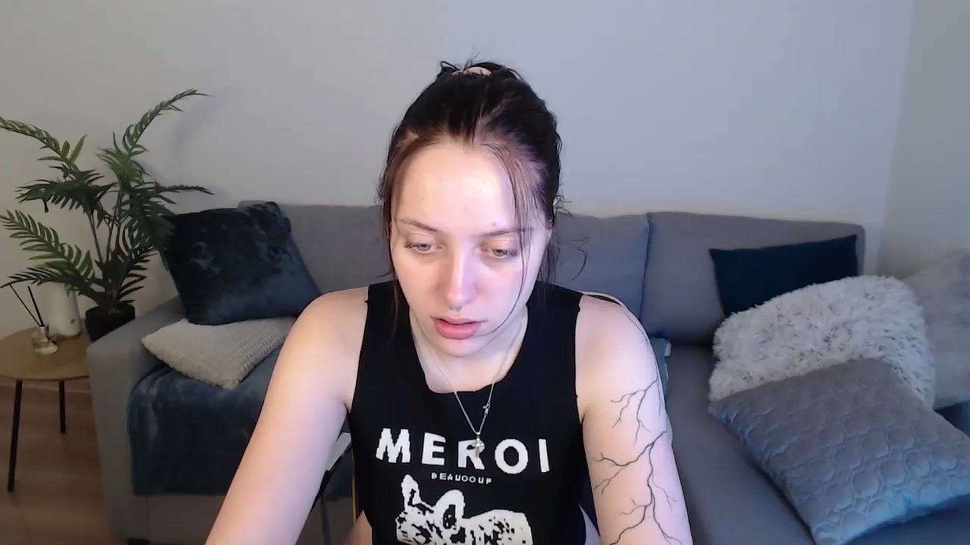Gallery image thumbnail from SerenaSantos's myfreecams stream on, 05/17/2024, 08:20 image 5 of 20
