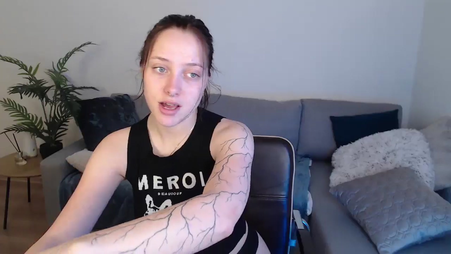 Gallery image thumbnail from SerenaSantos's myfreecams stream on, 05/17/2024, 08:20 image 3 of 20