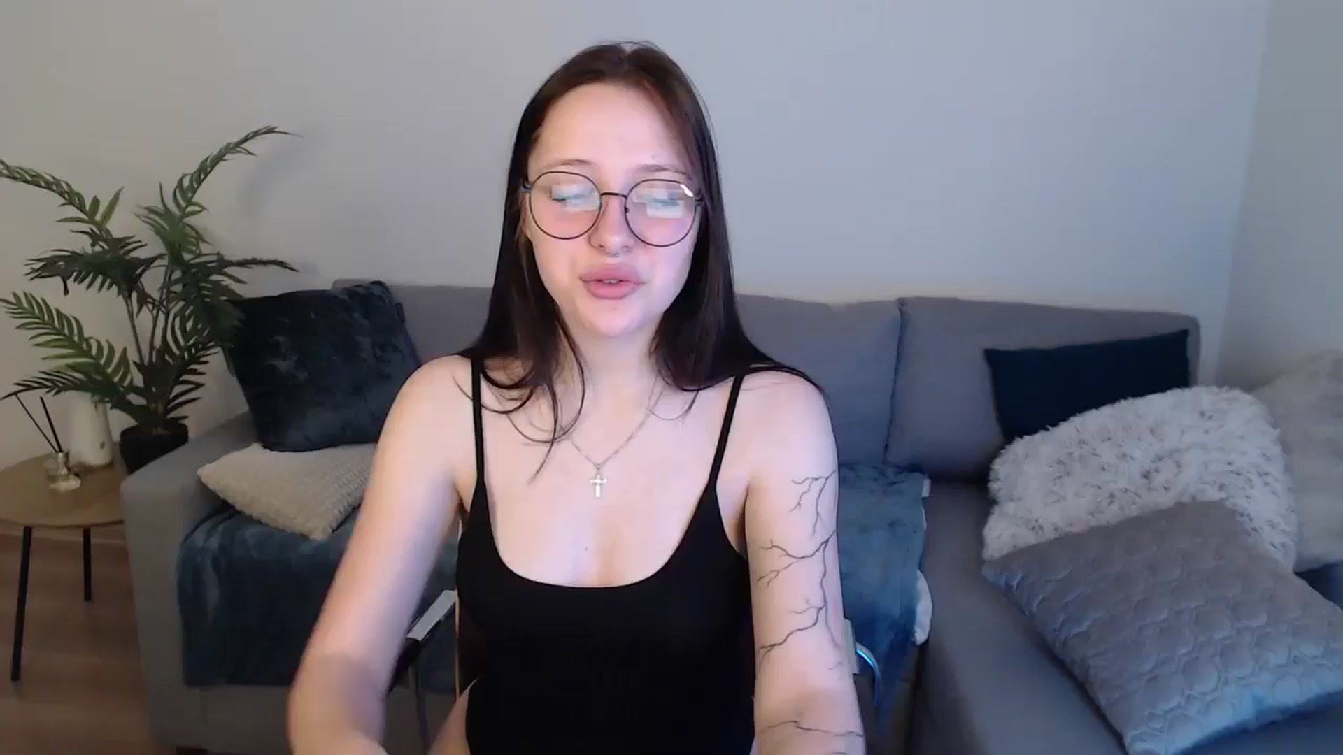 Gallery image thumbnail from SerenaSantos's myfreecams stream on, 05/18/2024, 10:13 image 4 of 20