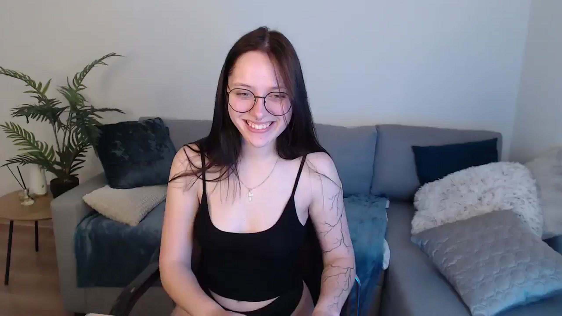 Gallery image thumbnail from SerenaSantos's myfreecams stream on, 05/18/2024, 10:45 image 19 of 20