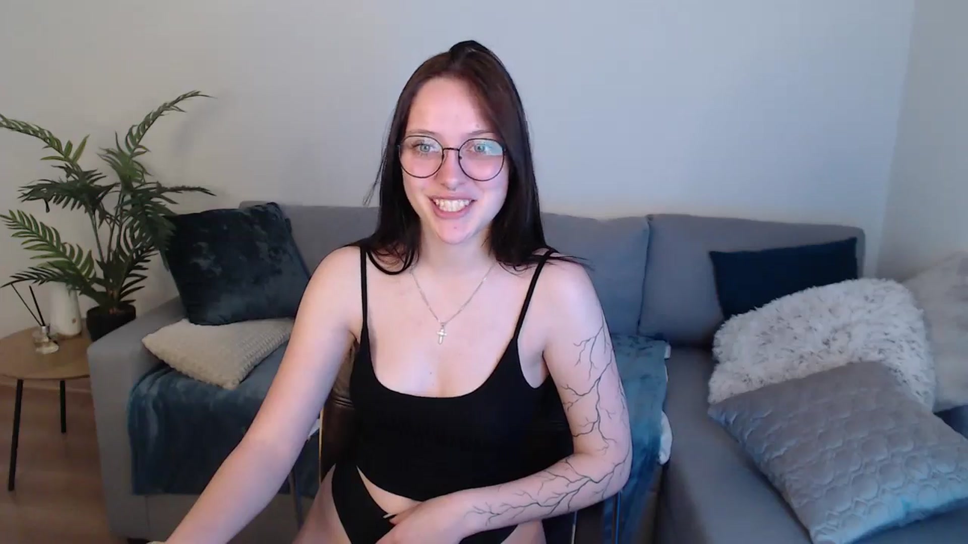 Gallery image thumbnail from SerenaSantos's myfreecams stream on, 05/18/2024, 10:45 image 5 of 20