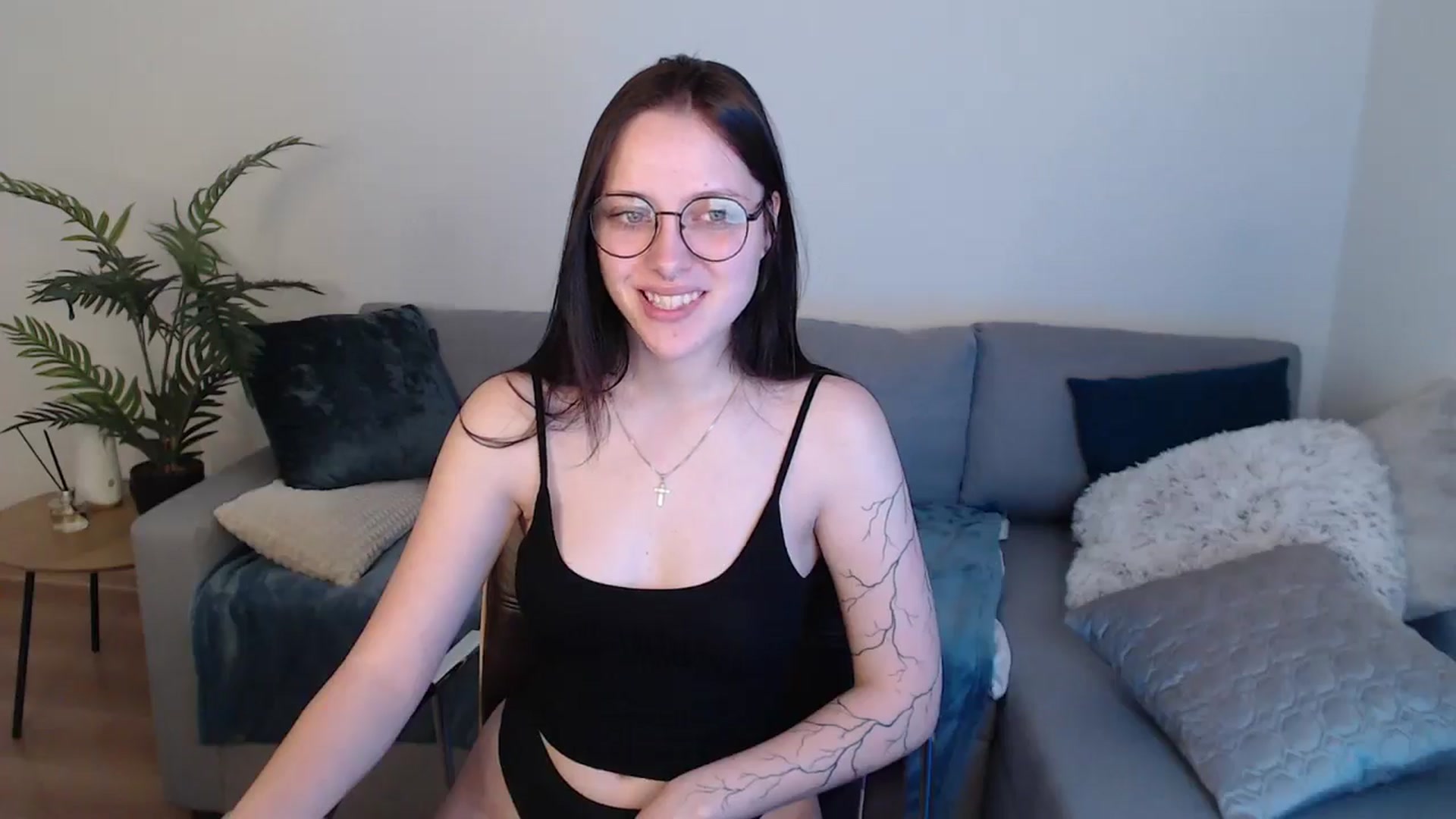 Gallery image thumbnail from SerenaSantos's myfreecams stream on, 05/18/2024, 10:45 image 9 of 20